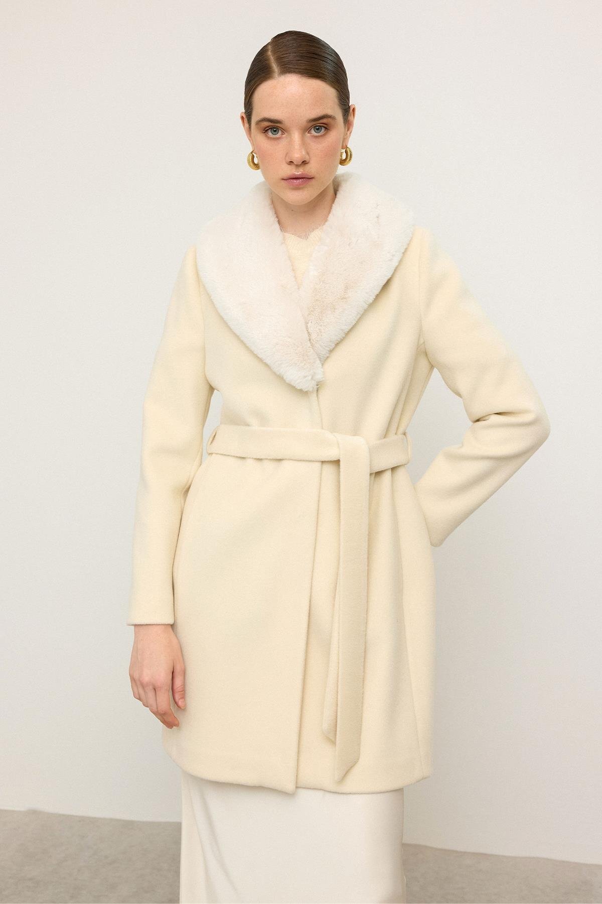 Olcay  Şal Yaka Kürklü Belden Bağlamalı Kaban EKRU 3093 - Görsel 2