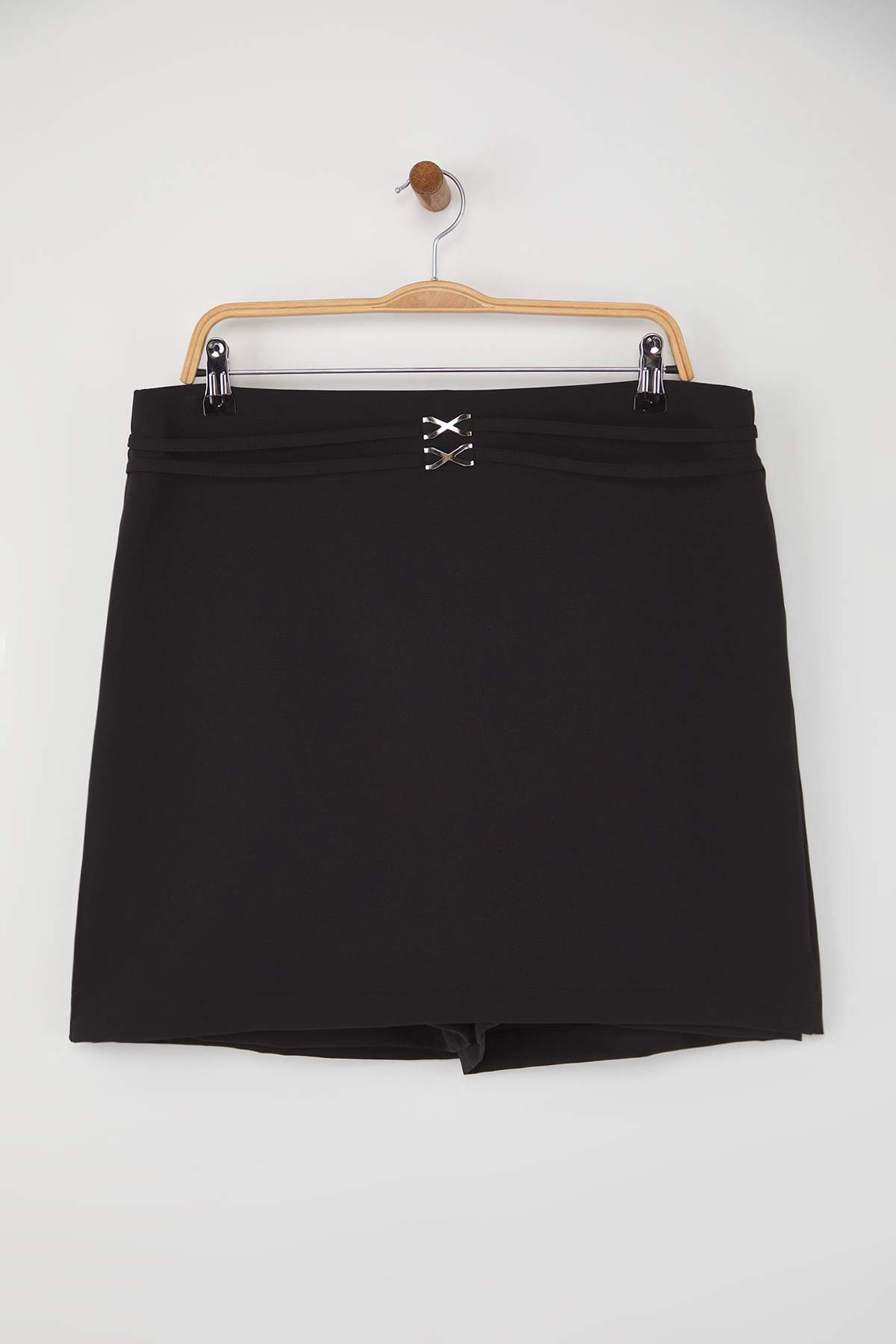 Trendyolmilla  Siyah Kemer Detaylı Mini Dokuma Büyük Beden Şort Etek TBBAW26AZ00013 - Görsel 6