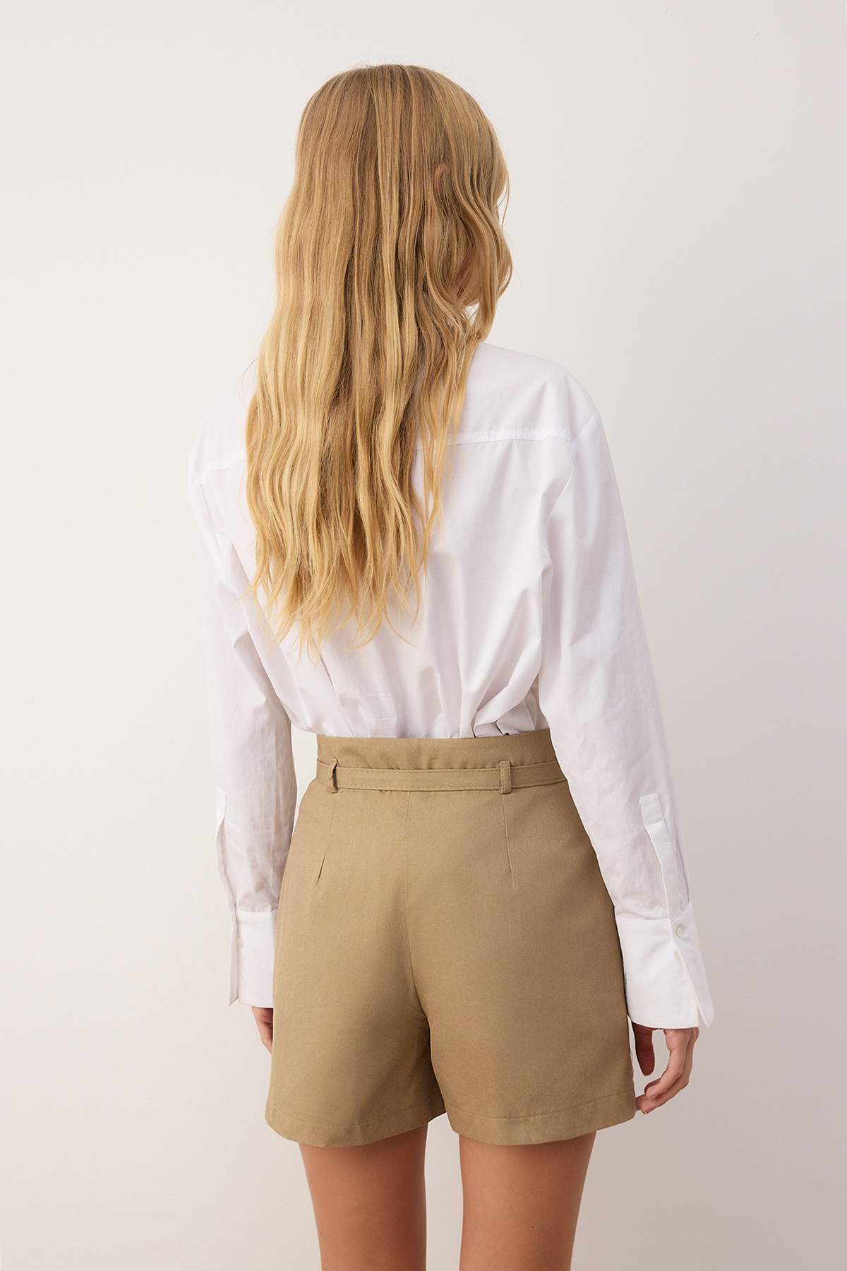 Trendyolmilla  Vizon Gabardin Pamuklu Kemerli City Boy Şort & Bermuda TWOAW26SR00009 - Görsel 4