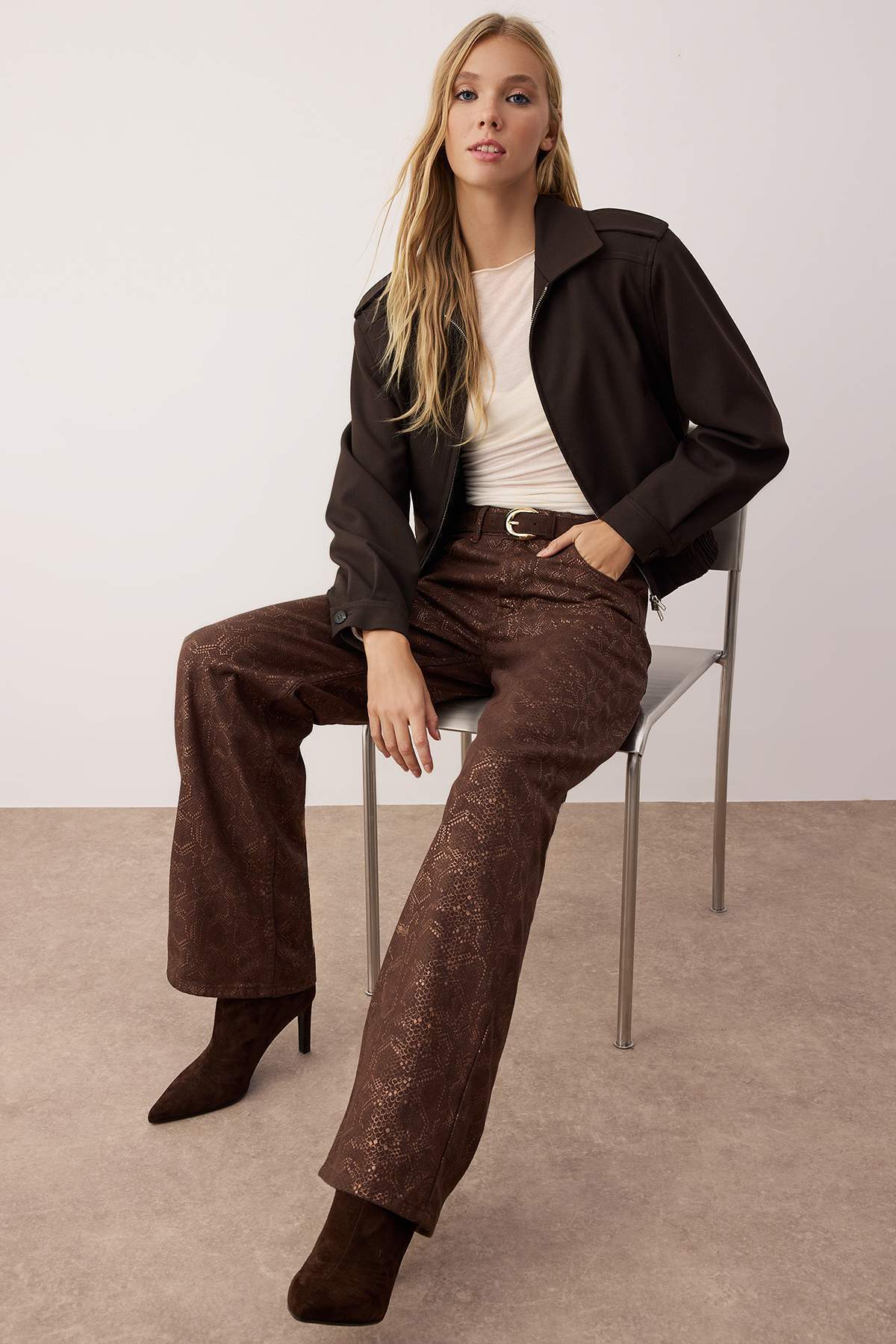 Trendyolmilla  Kahverengi Yılan Desenli Yüksek Bel Wide Leg Jeans TWOAW26JE00153 - Görsel 2