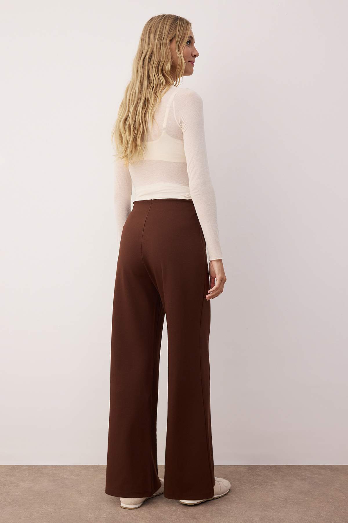 Trendyolmilla  Kahverengi İnterlok Wide/Leg Geniş Kesim Esnek Örme Nervürlü Pantolon TWOAW26PL00075 - Görsel 4