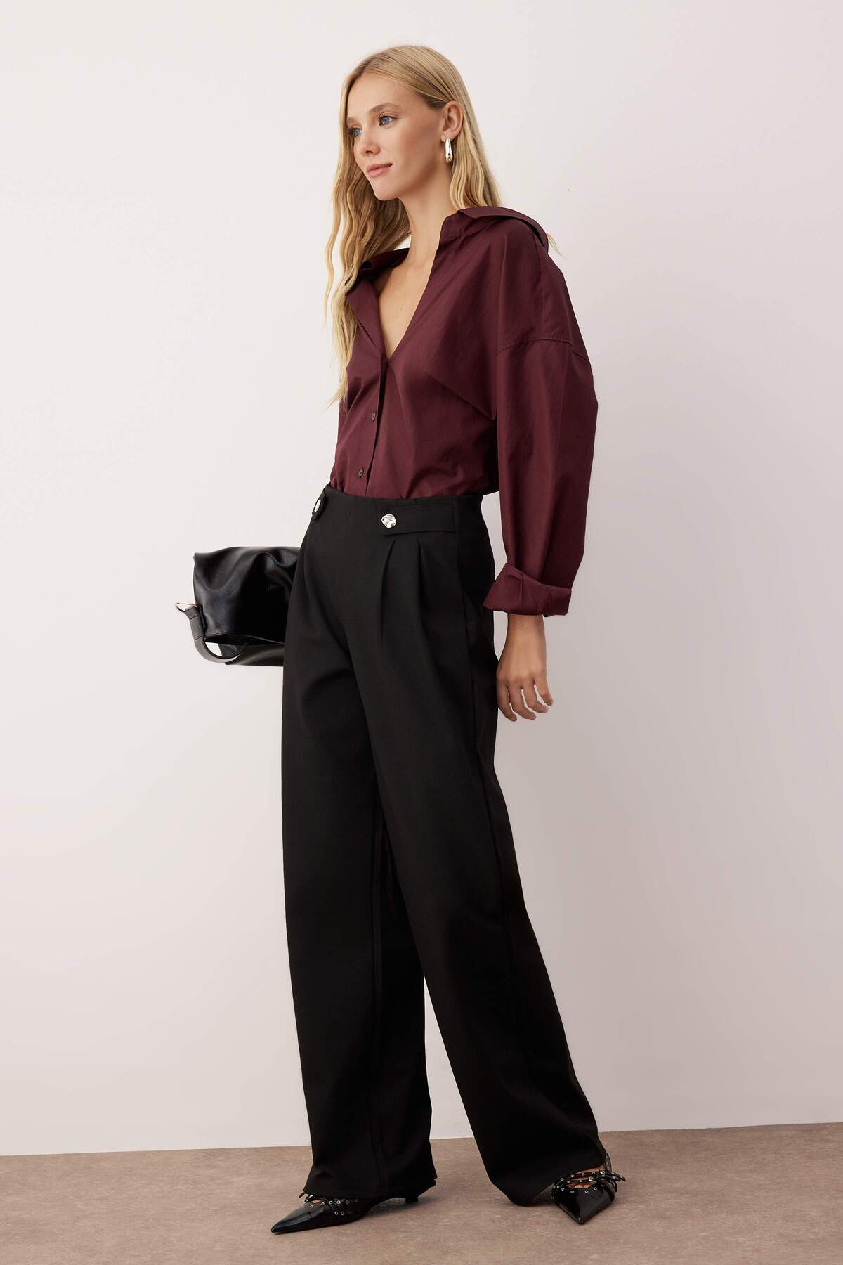 Trendyolmilla  Siyah Diagonel Pileli Düğmeli Wide Leg/Geniş Paça Örme Pantolon TWOAW26PL00041 - Görsel 2