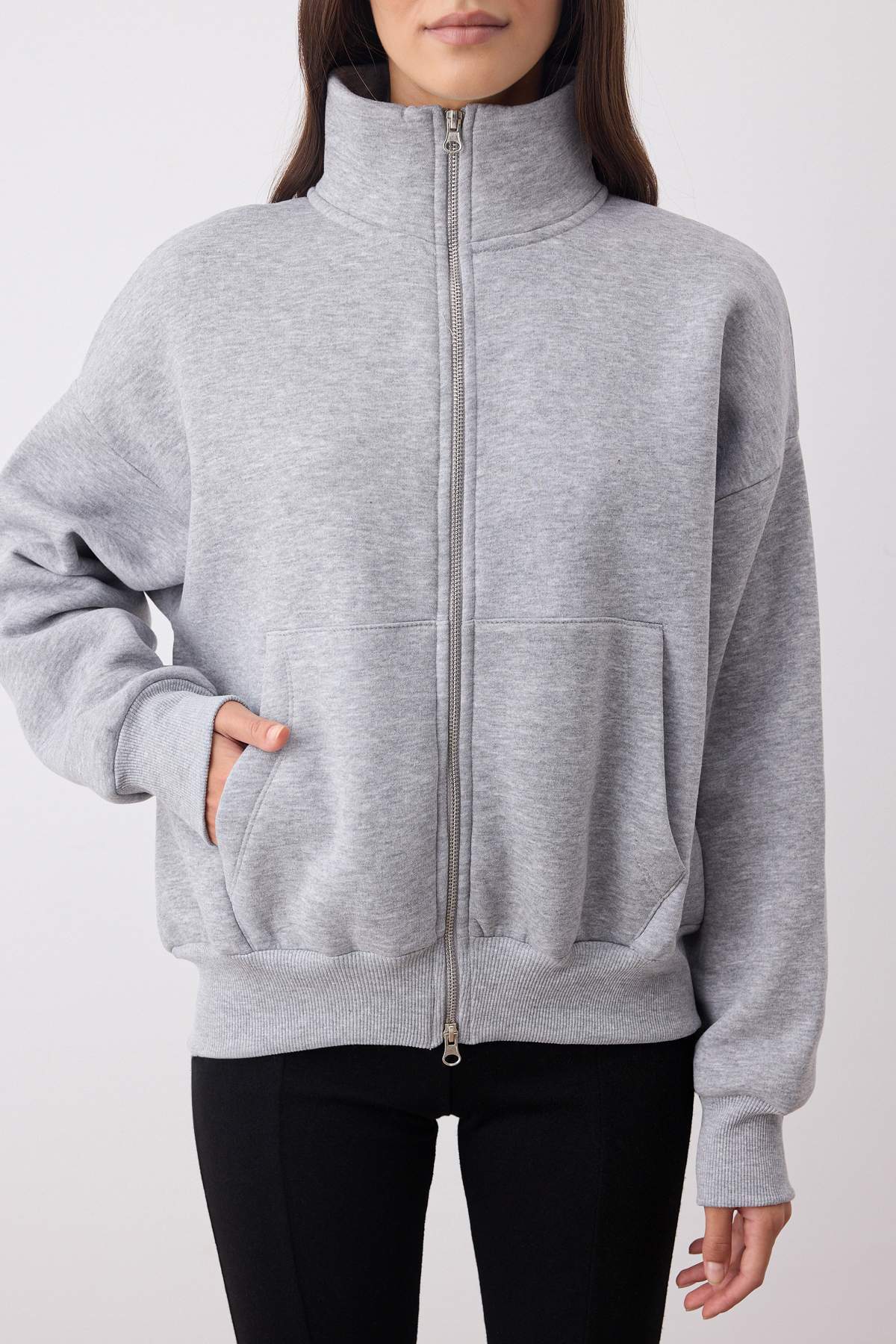 Trendyolmilla  Gri Melanj Oversize/Geniş Kalıp Fermuarlı Dik Yaka Kalın Örme Sweatshirt TWOAW26SW00070 - Görsel 3