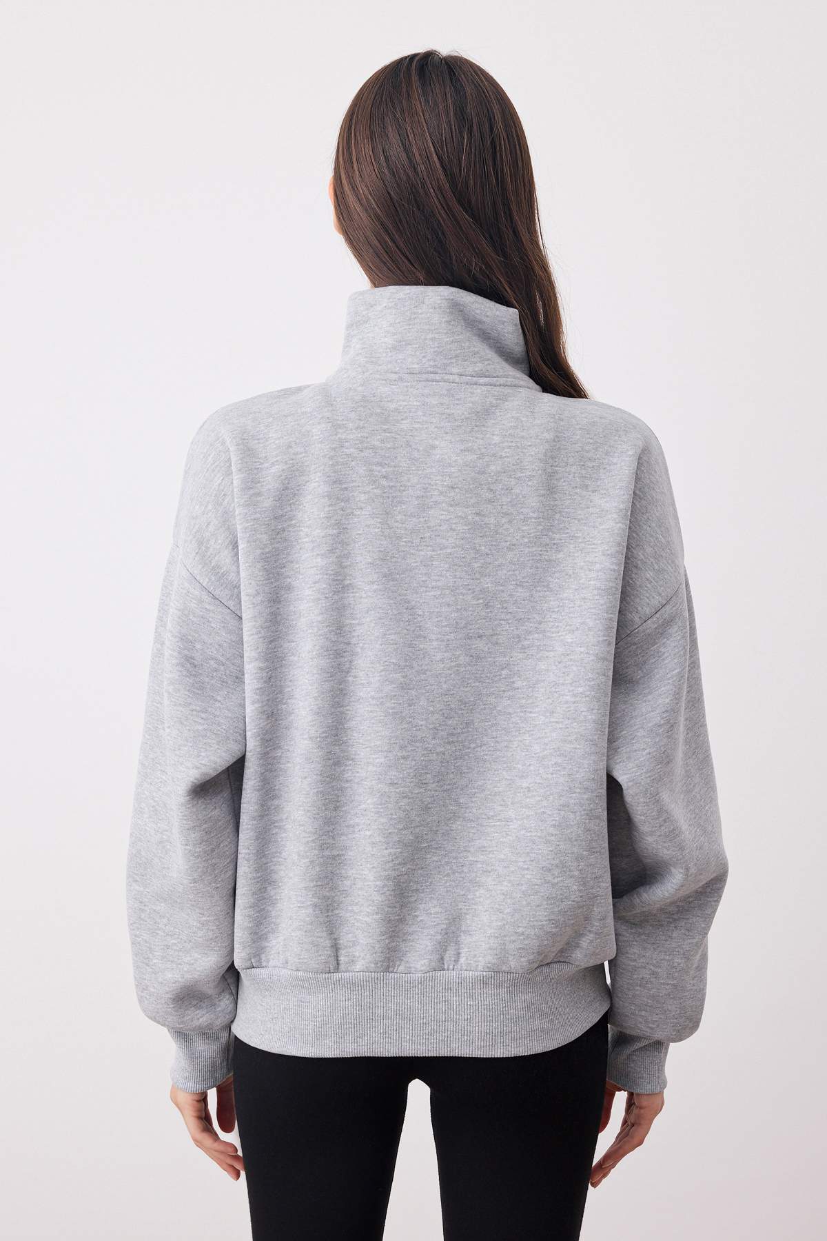 Trendyolmilla  Gri Melanj Oversize/Geniş Kalıp Fermuarlı Dik Yaka Kalın Örme Sweatshirt TWOAW26SW00070 - Görsel 4