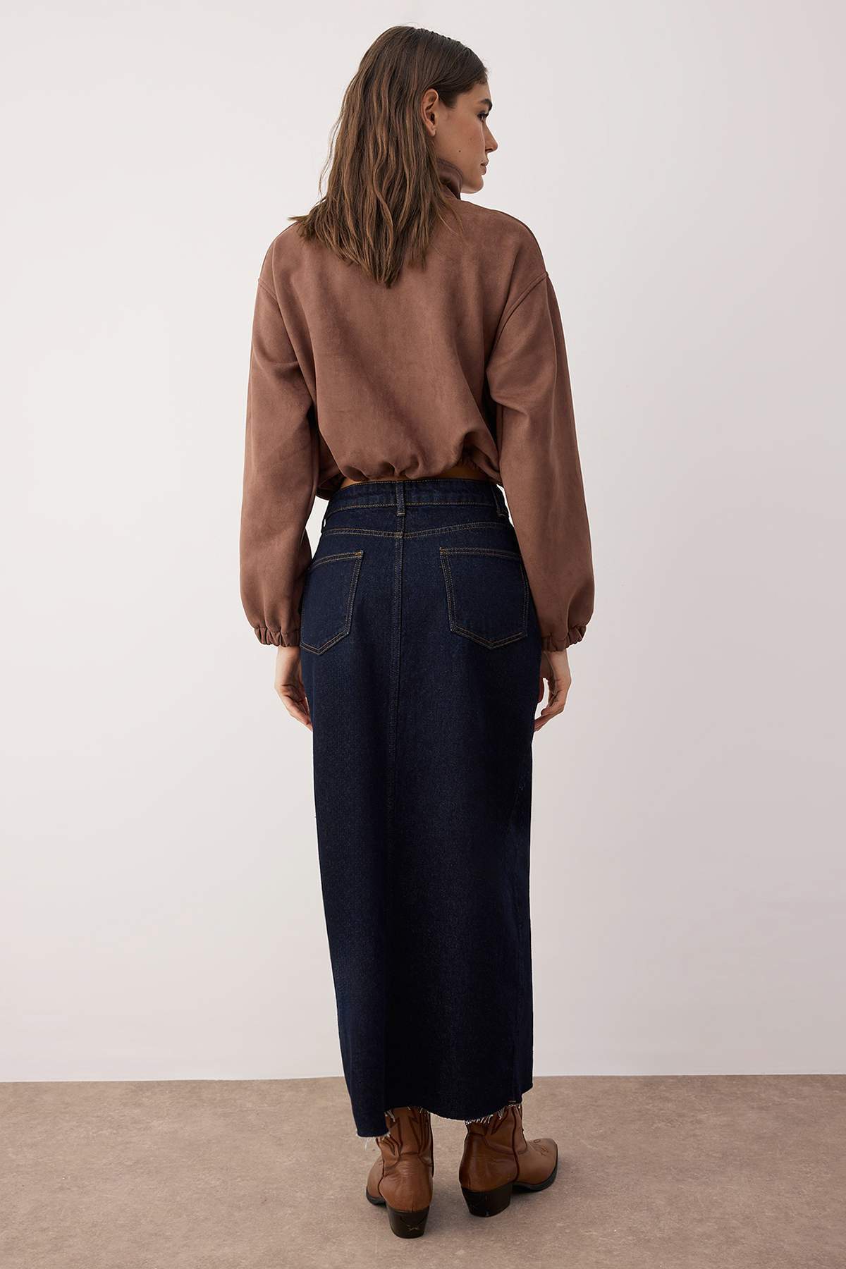 Trendyolmilla  More Sustainable Koyu Mavi Yırtmaçlı Maxi Denim Etek TWOSS23ET00290 - Görsel 4