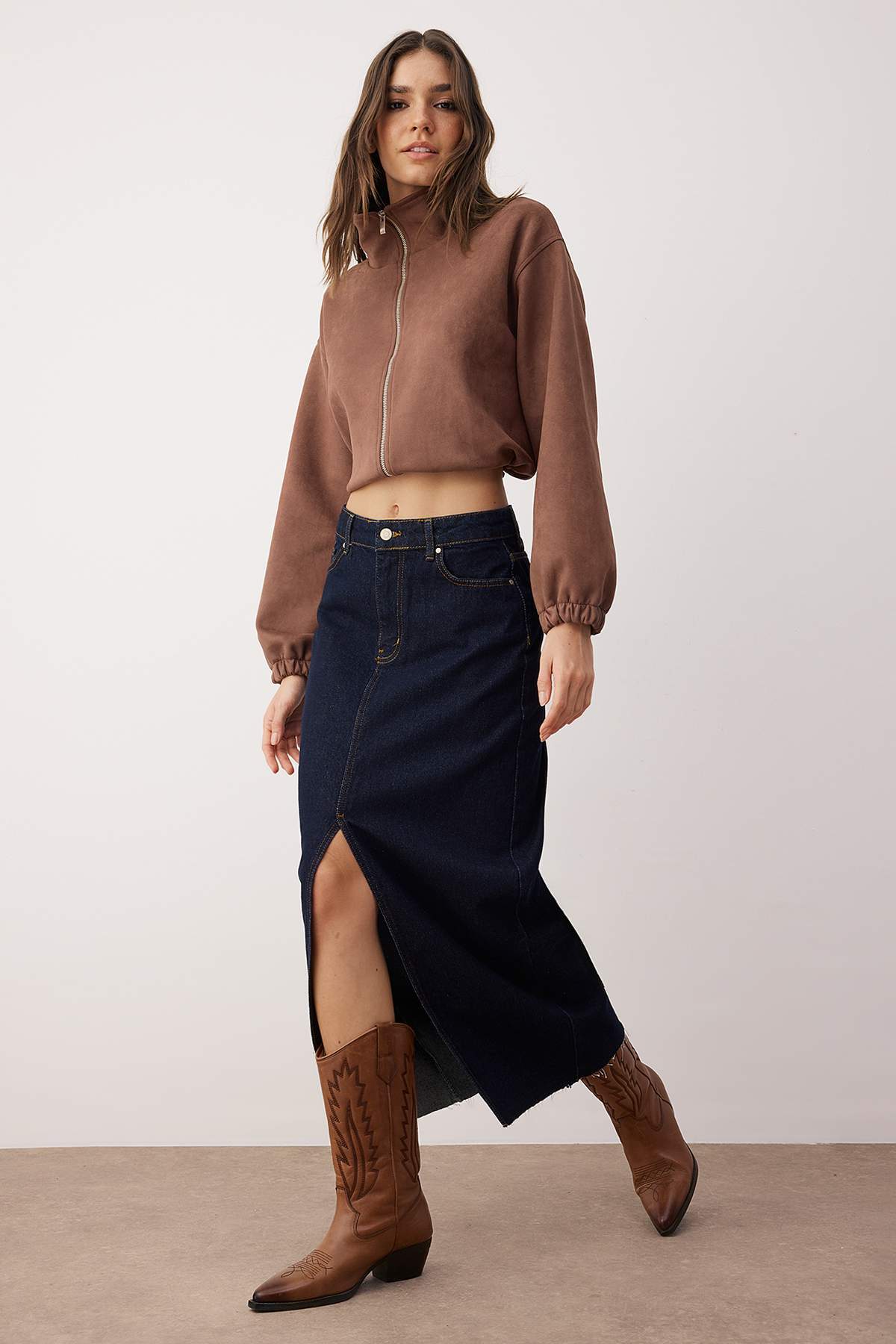 Trendyolmilla  More Sustainable Koyu Mavi Yırtmaçlı Maxi Denim Etek TWOSS23ET00290 - Görsel 2