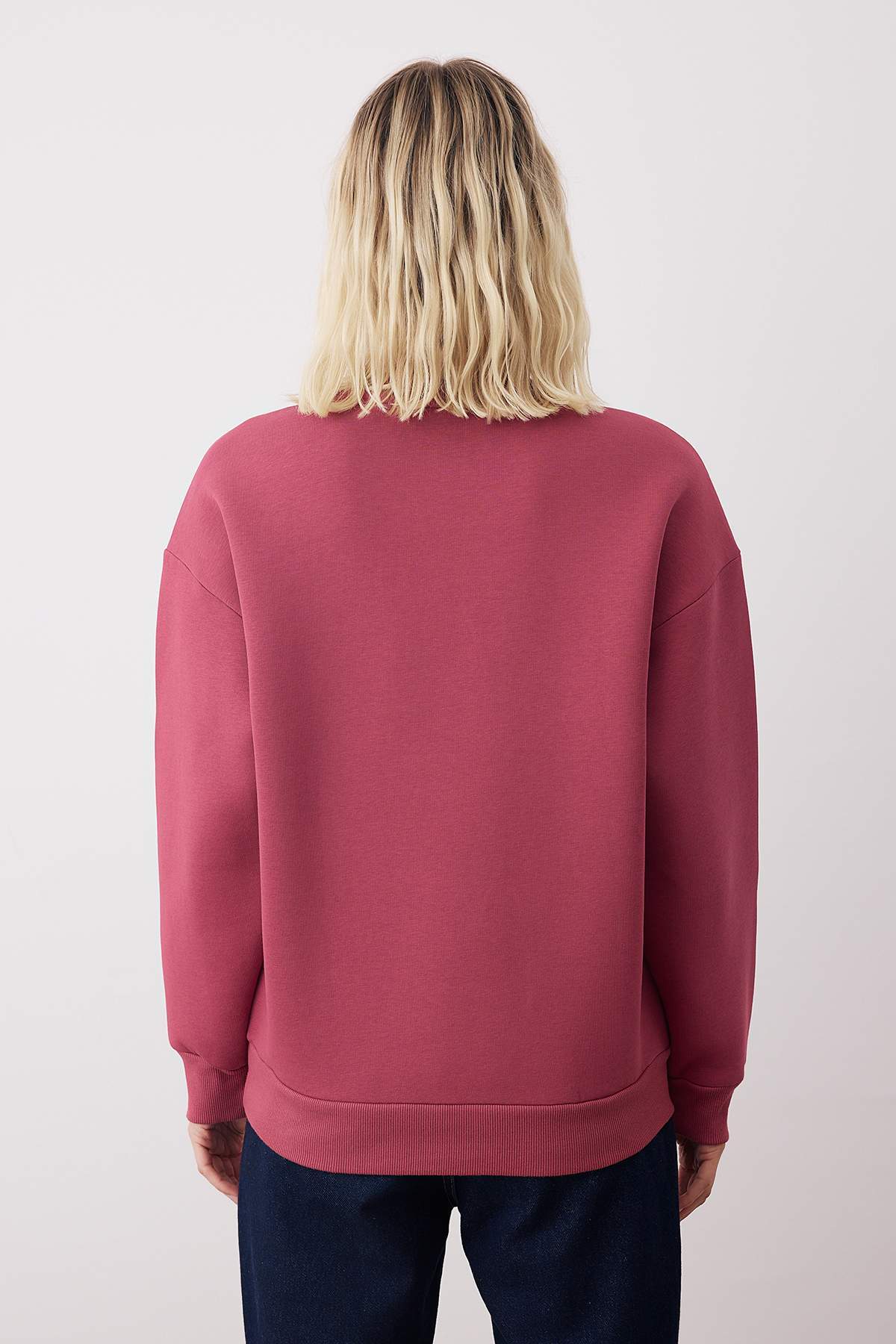 Trendyolmilla  Gül Kurusu Oversize/Rahat Kesim Bisiklet Yaka Kalın/İçi polarlı Örme Sweatshirt TWOAW24SW00102 - Görsel 4