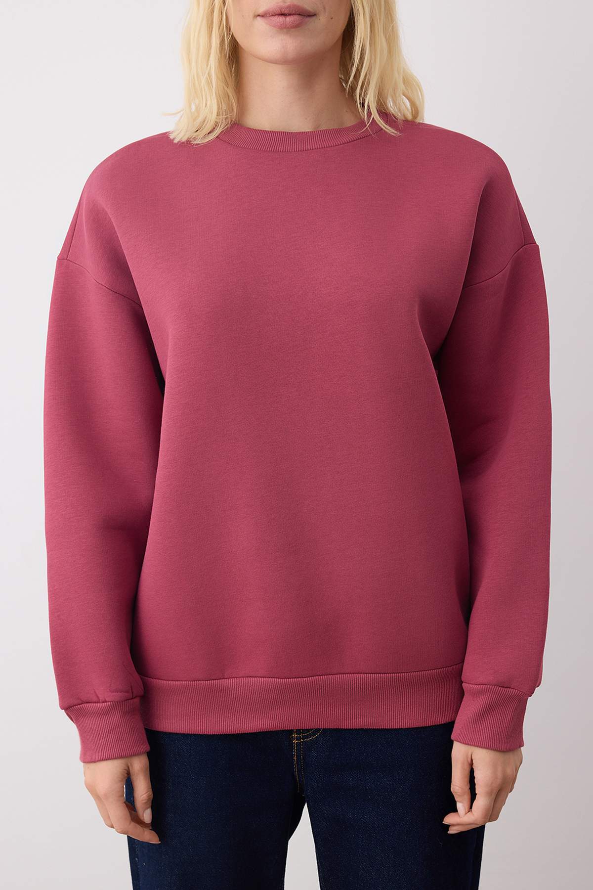 Trendyolmilla  Gül Kurusu Oversize/Rahat Kesim Bisiklet Yaka Kalın/İçi polarlı Örme Sweatshirt TWOAW24SW00102 - Görsel 3