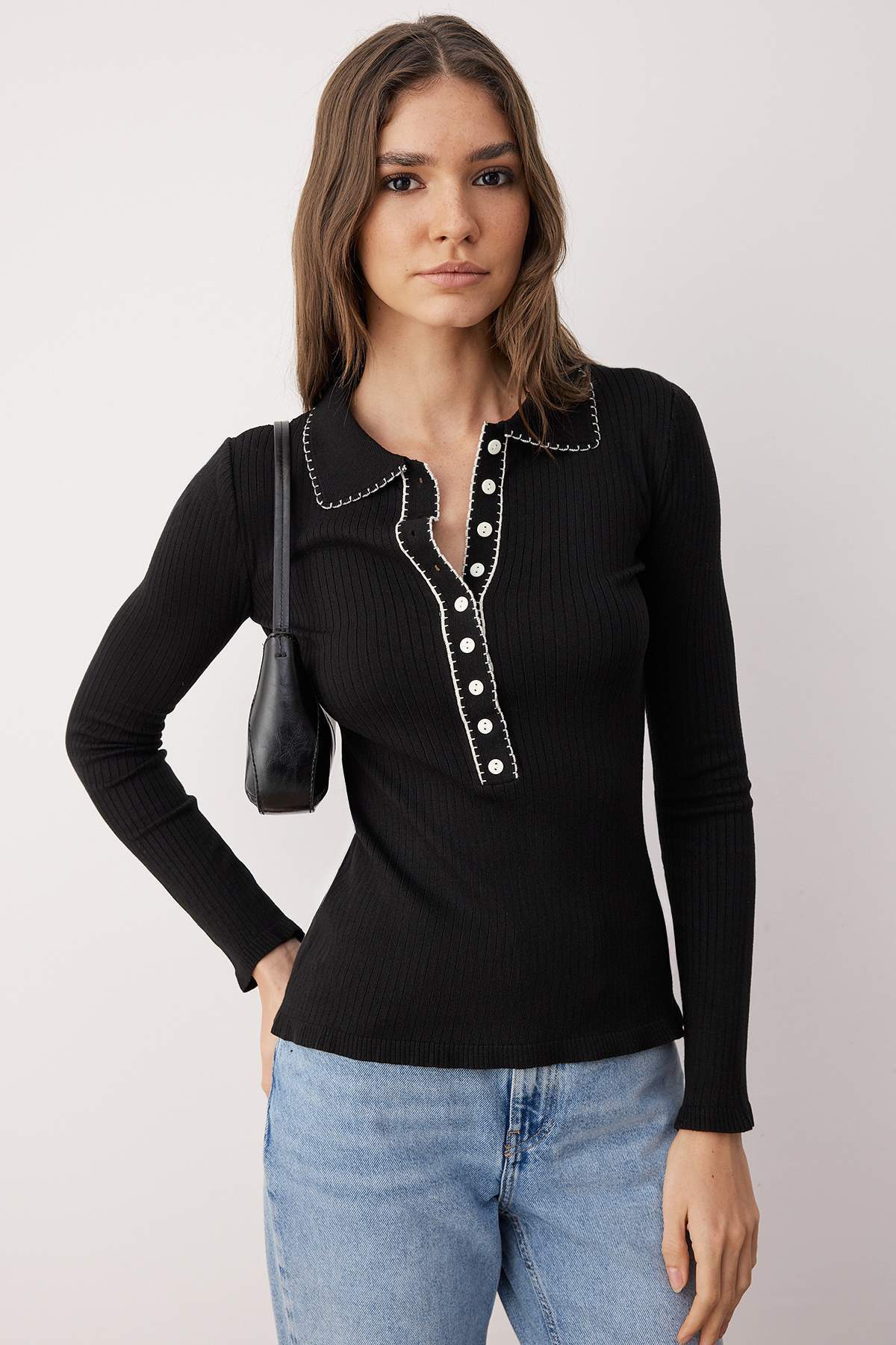 Trendyolmilla  Siyah Merserize Görünümlü Renk Bloklu Triko Kazak TWOAW26KZ00201