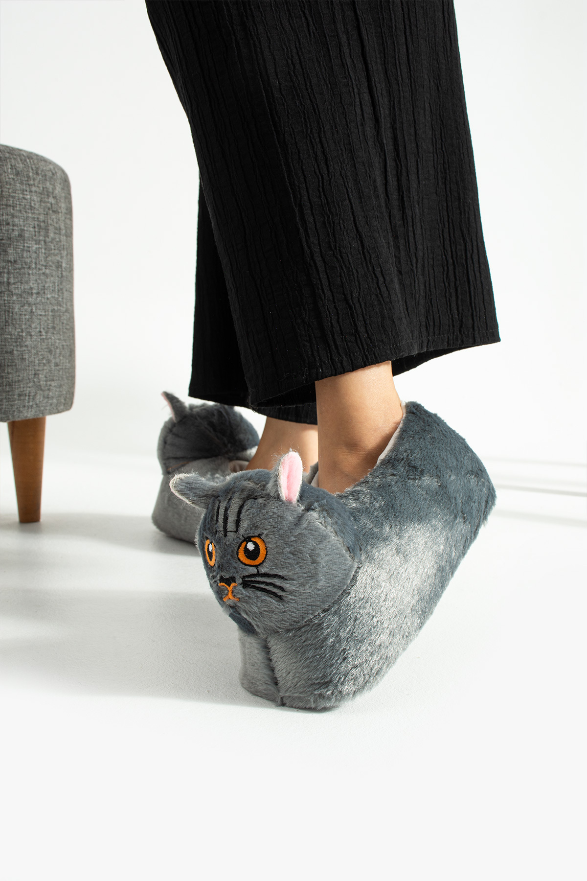 Moda Devrin Füme Hayvanlı Sessiz Taban Panduf Sevimli Kedi Figürlü Peluş Ev Ayakkabısı görsel 3
