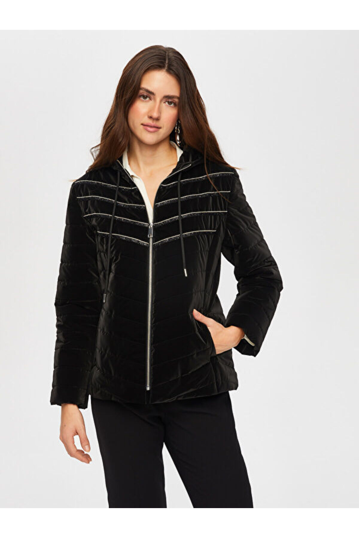 Faik Sönmez  Zincir Şerit Detaylı Kadife Görünümlü Kapitone Mont 005 - Görsel 4