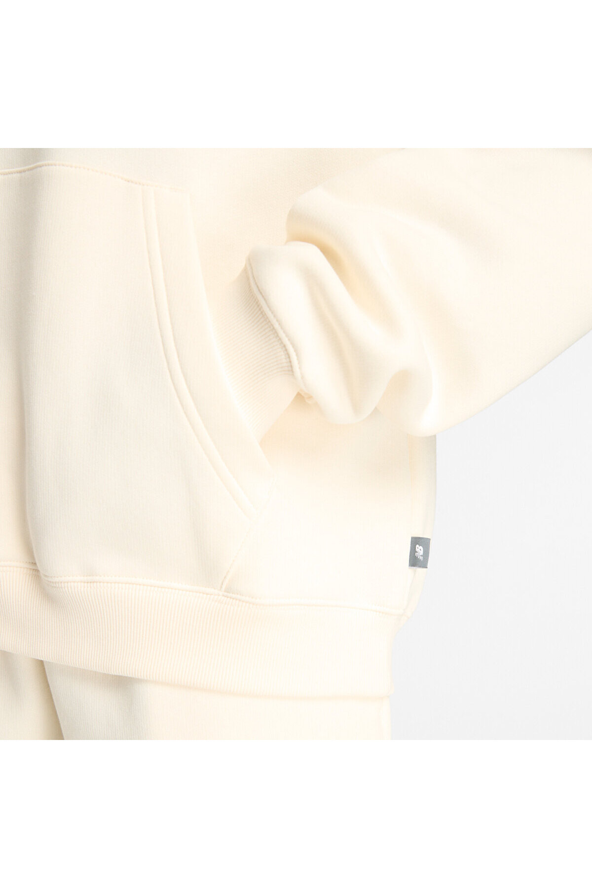 New Balance Krem Kadın Sweatshirt görsel 6