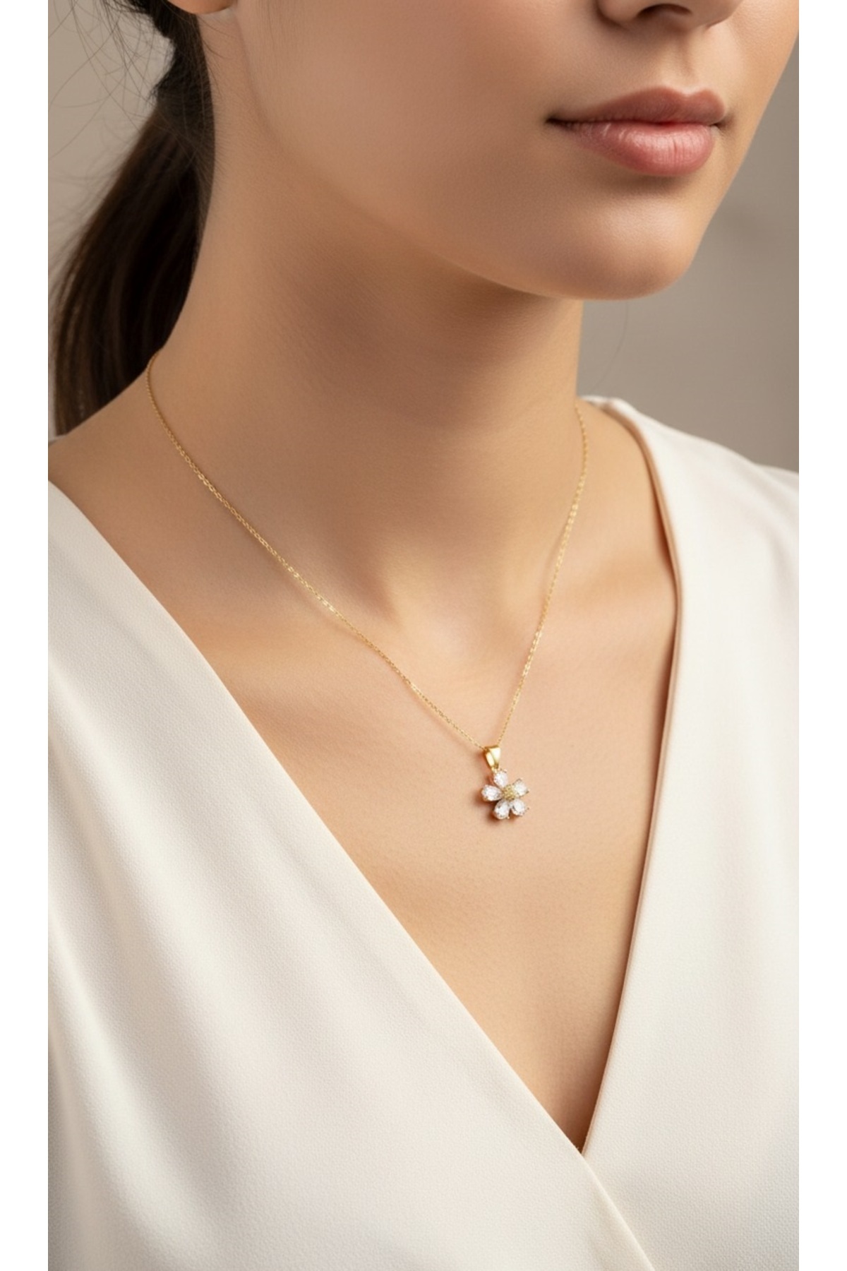 Zirkon Taşlı Çiçek Çelik 14 Ayar Altın Kaplama Kolye