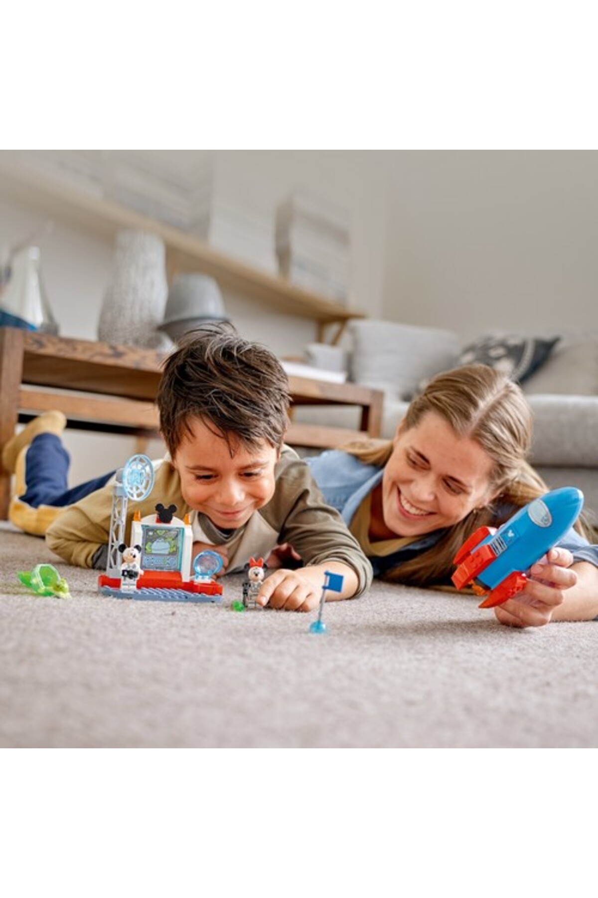 LEGO Disney 10774 Mickey Mouse and Minnie Mouse's Space fotoğrafı 2 (önizleme)