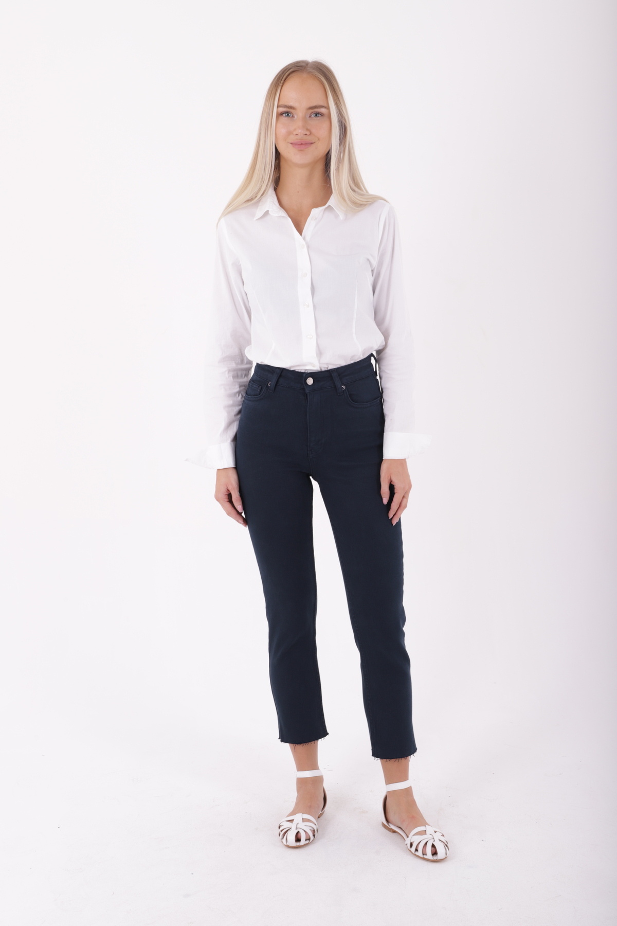 Paçaları Dikişsiz ve Yüksek Belli Cepli Astarsız Kadın Kot Pantolon Mom Fit Jean Lacivert Denim