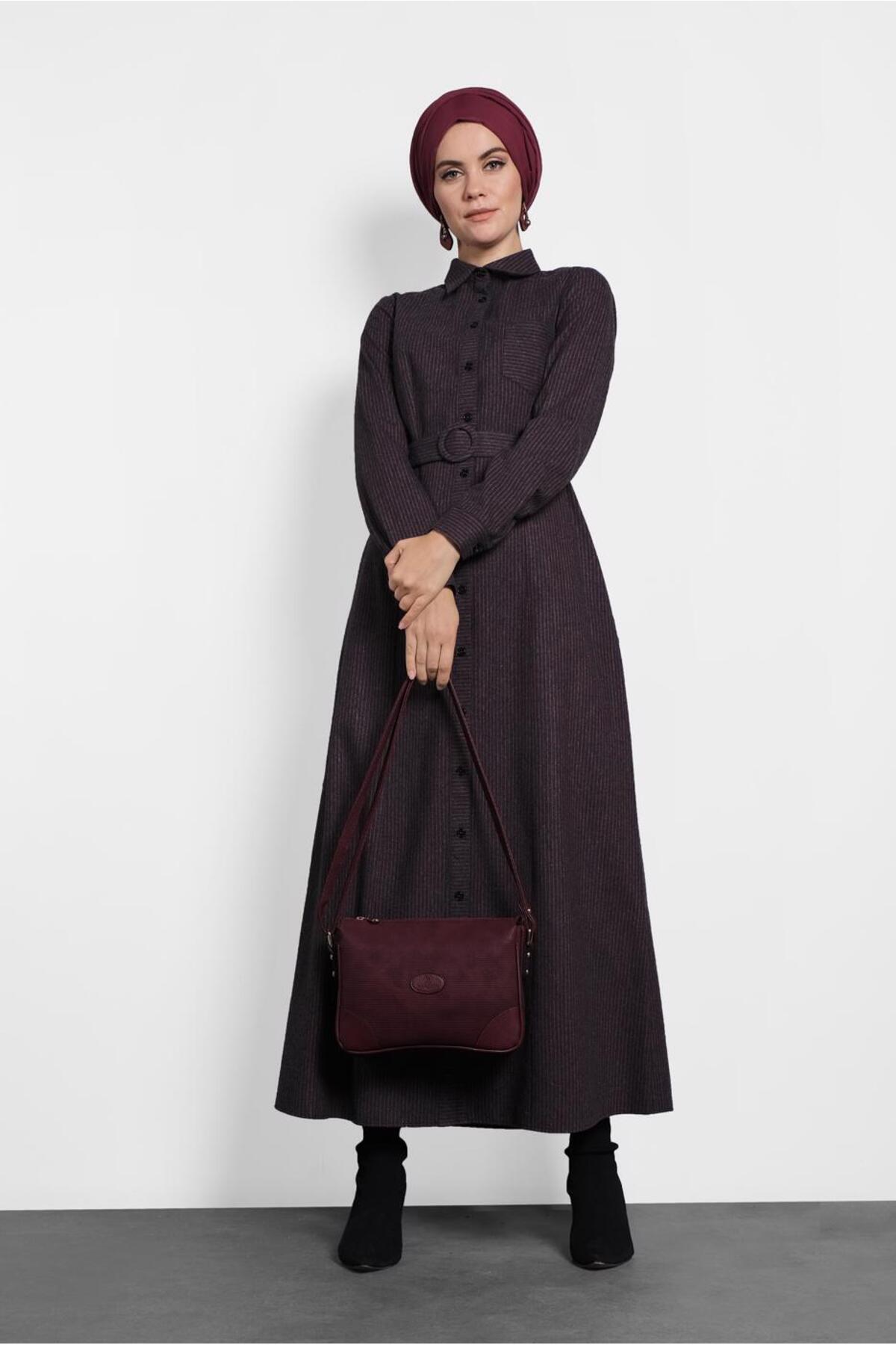 آلوینا پیراهن یقه دار مردانه راه راه ۴۰۱۹۸ آلوینا پیراهن یقه دار مردانه راه راه ۴۰۱۹۸