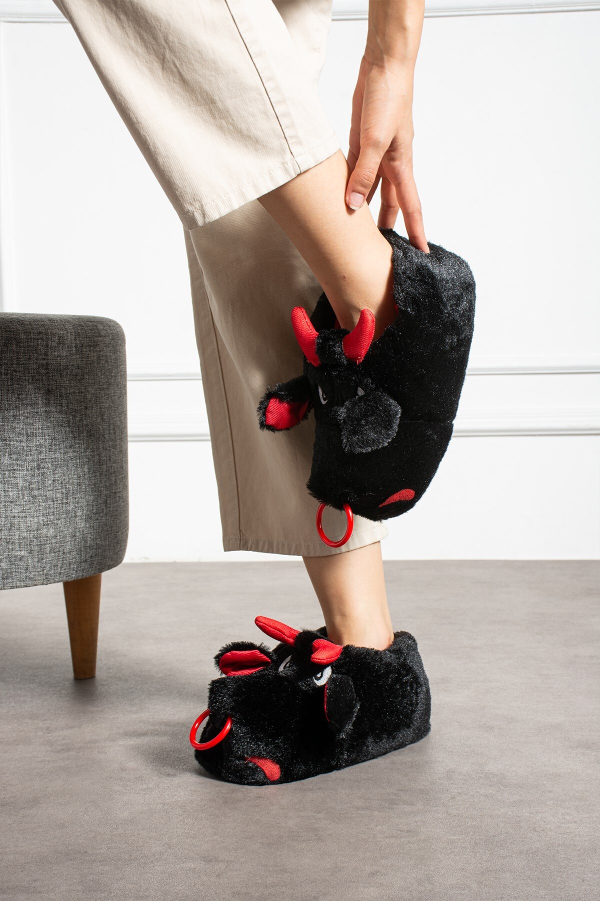 AlbiShoes Unisex Kızgın Boğa Figürlü Sessiz Yumuşak Taban Sıcak Ev Botu Peluş Ev Ayakkabısı Panduf görsel 3