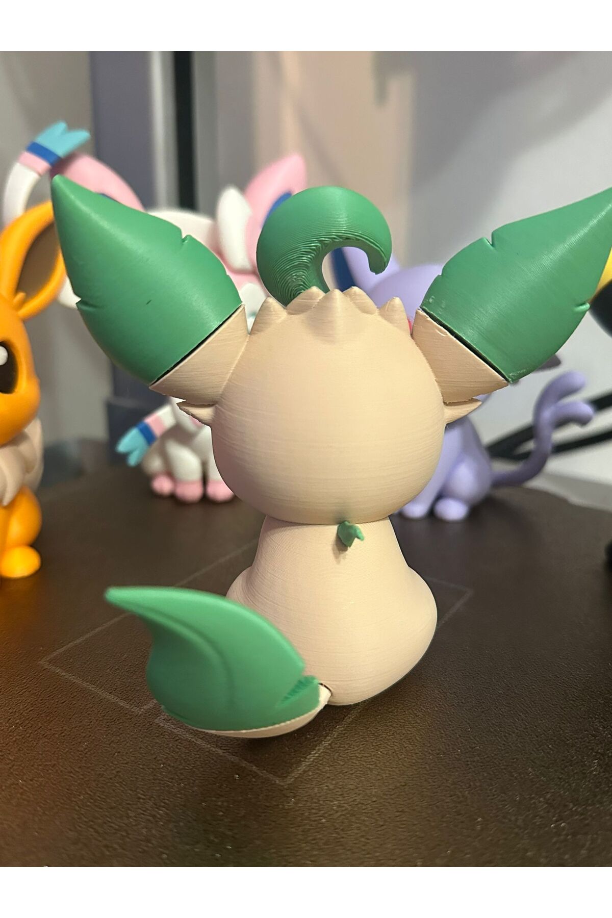 Leafeon Chibi Figürü – 3D Baskı Koleksiyon ve Dekoratif Biblo (10 cm)
