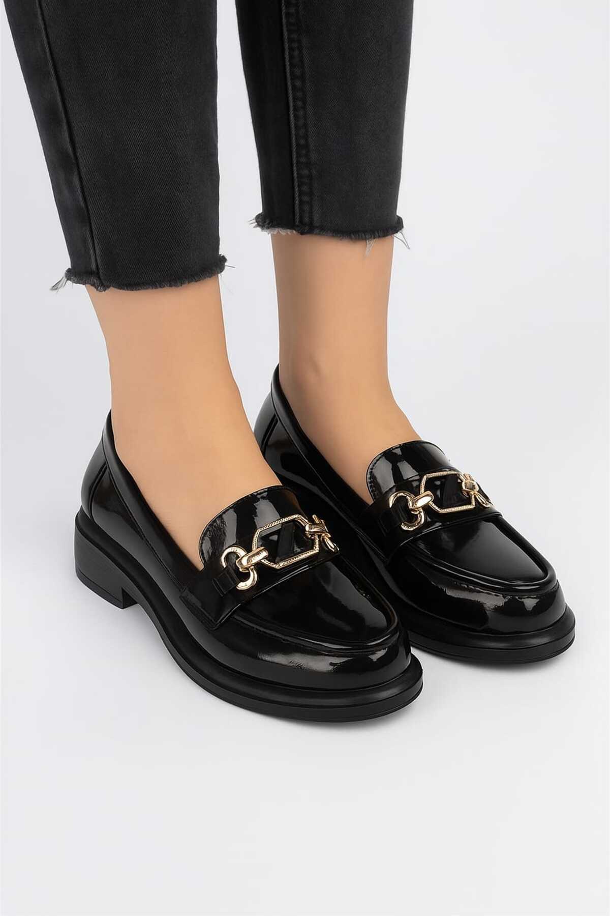 WOMEN'S LOAFER SHOES