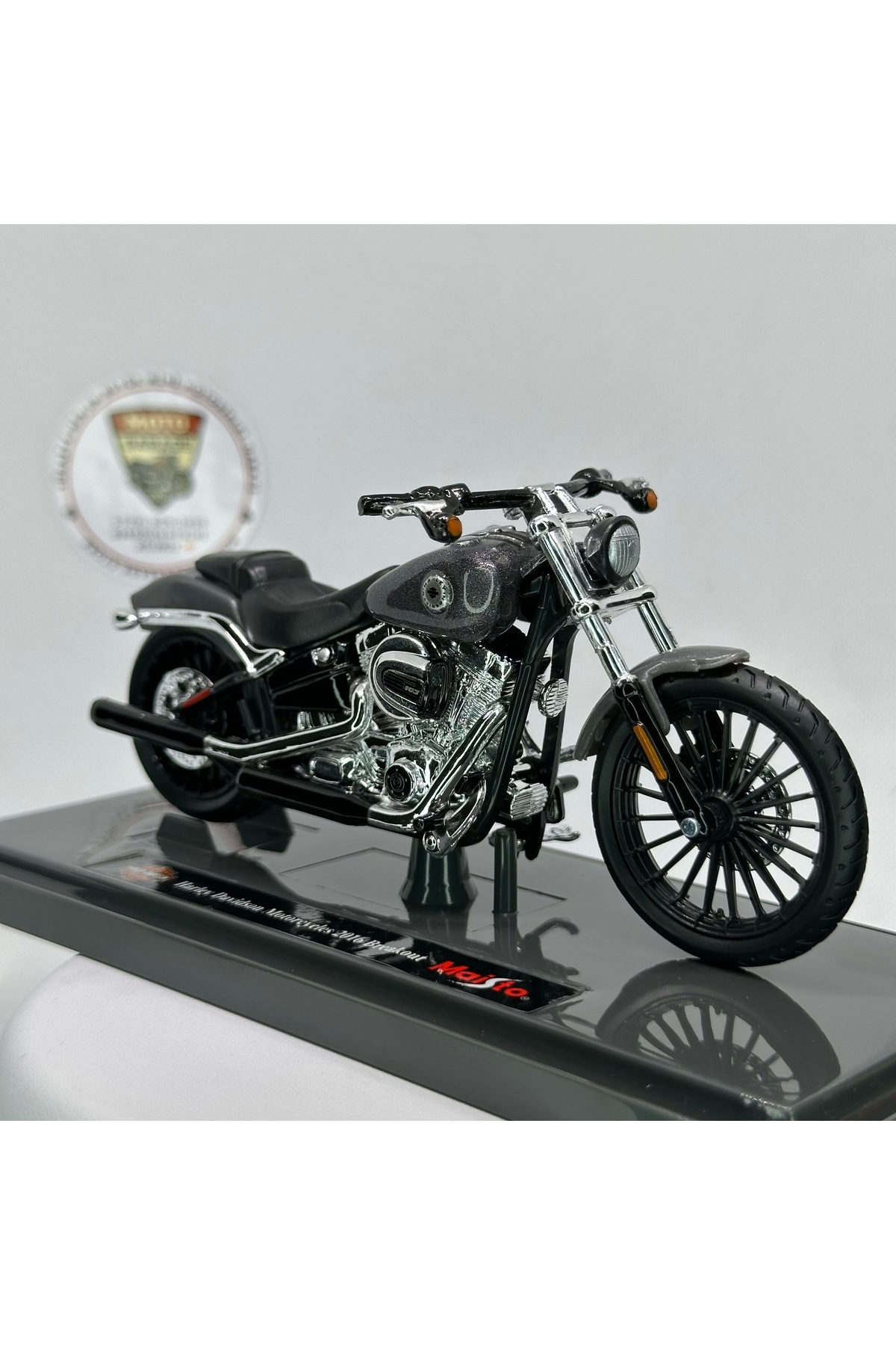 Harley Davidson オートバイ 模型 Maisto Diecast Harley Davidson Softail Breakout 1:18 Diecast Maket