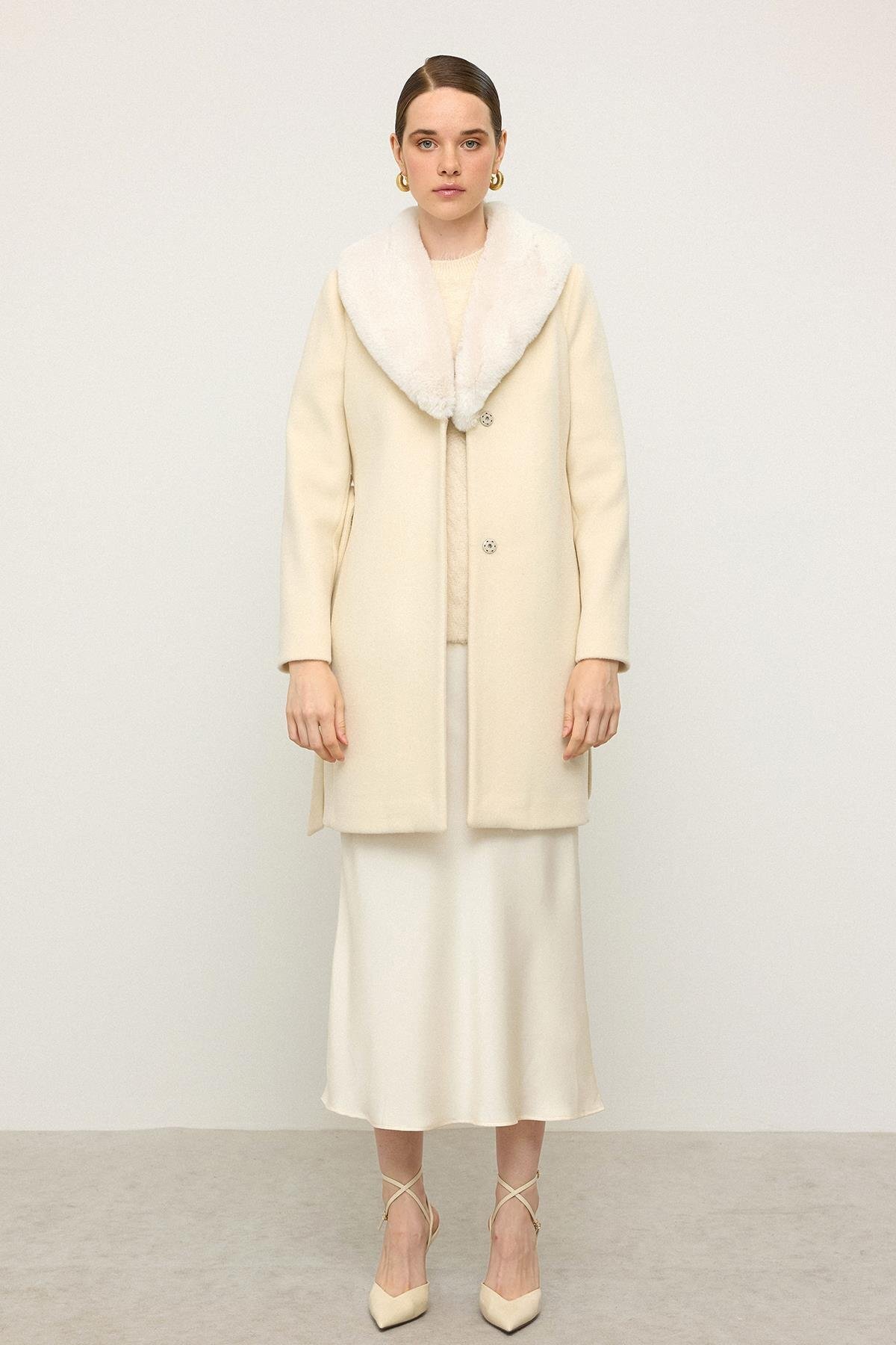 Olcay  Şal Yaka Kürklü Belden Bağlamalı Kaban EKRU 3093