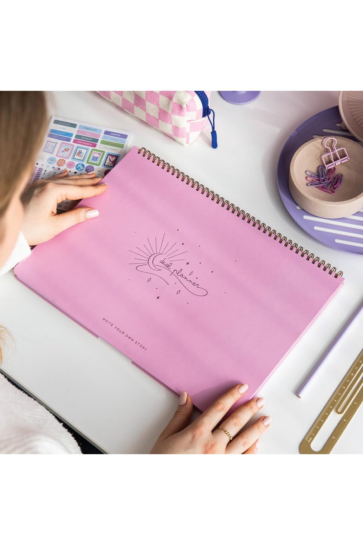 STOREMAX Süresiz Haftalık Spiralli Masaüstü Planlayıcı 24x34 cm - Desk Pembe 1178367