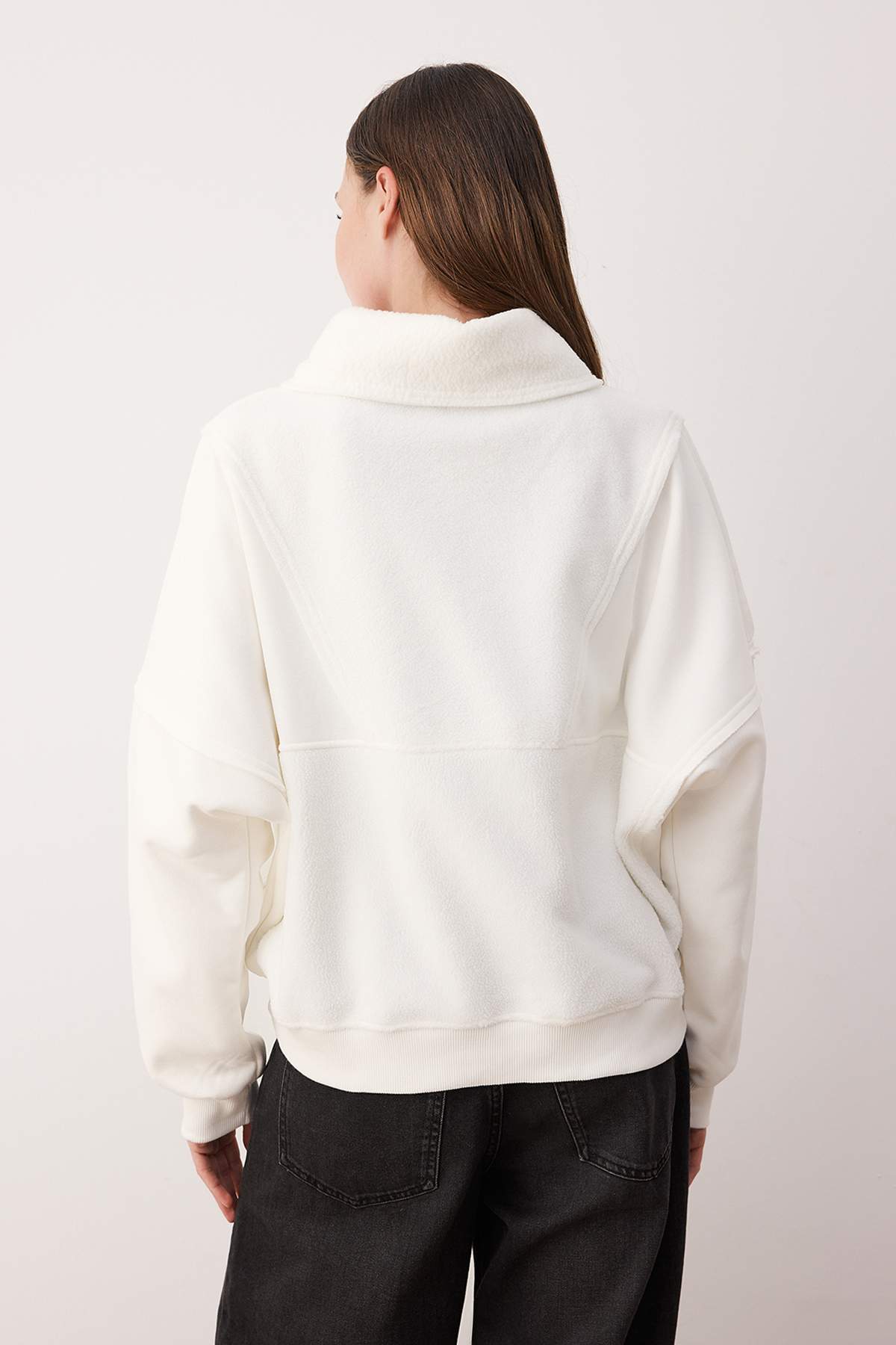 Trendyolmilla  Ekru Regular/Normal Kalıp Polar Fermuarlı Cep Detaylı Kalın Örme Sweatshirt TWOAW26SW00009 - Görsel 4