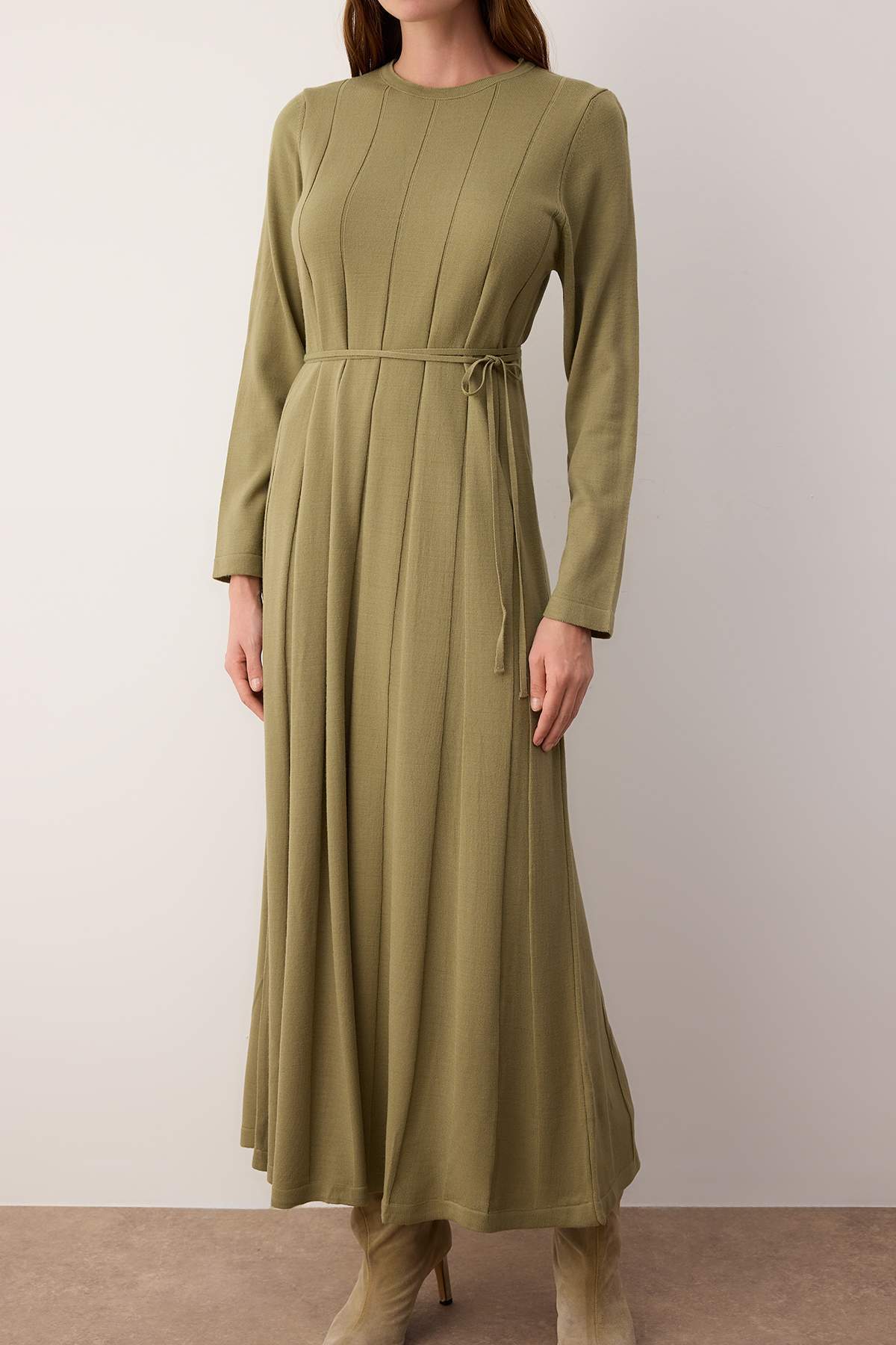 Trendyol Modest Khaki olajzöld vékony szalagos redős kötött ruha TCTAW26EB00010