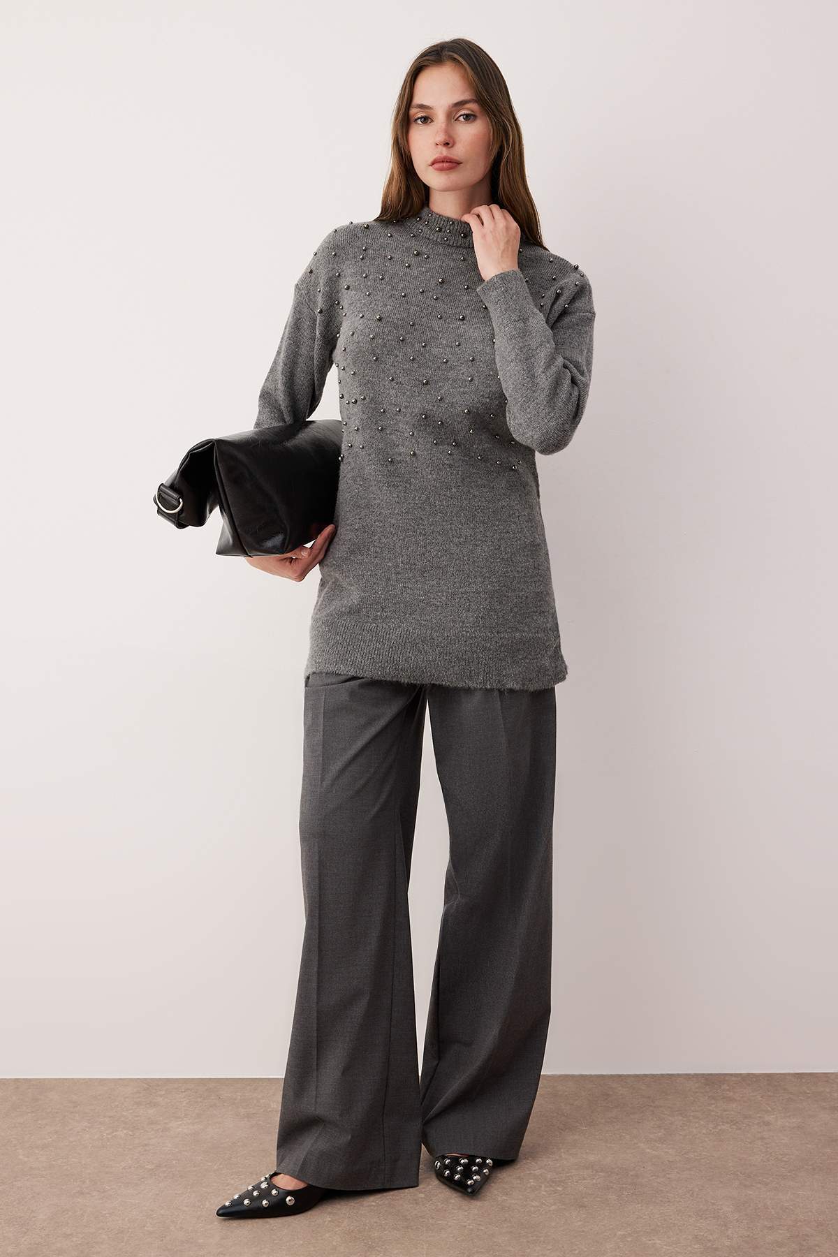 Trendyolmilla Modest Gri Metal İnci Detaylı Triko Kazak TCTAW26AK00006