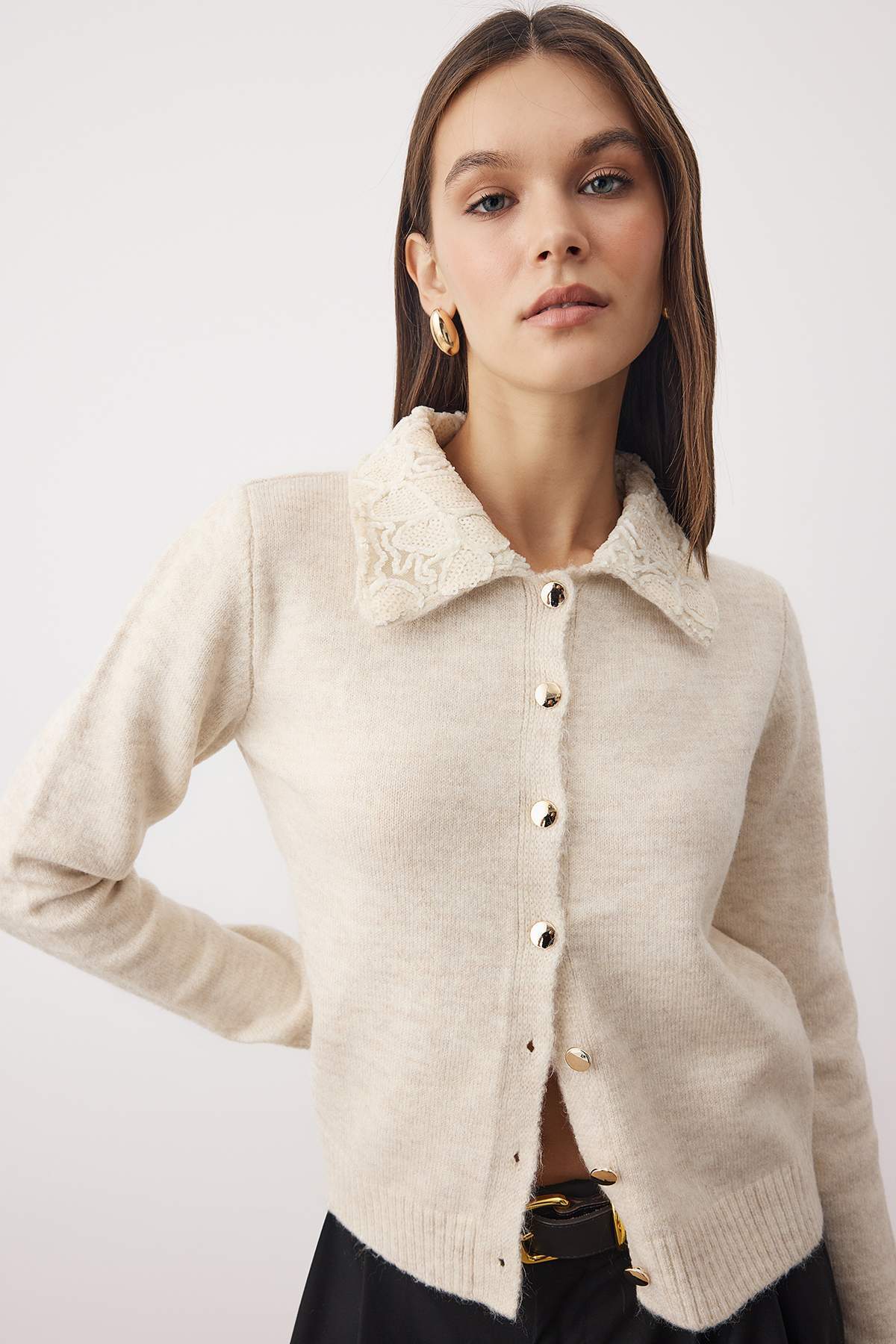 Trendyolmilla  Taş Dantel Yaka Detaylı Triko Hırka TWOAW26HI00176