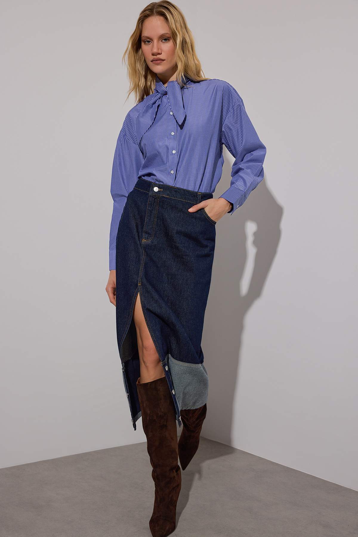 Trendyolmilla  Lacivert Çizgili Fular Bağlamalı Gömlek TWOAW26GO00046 - Görsel 3