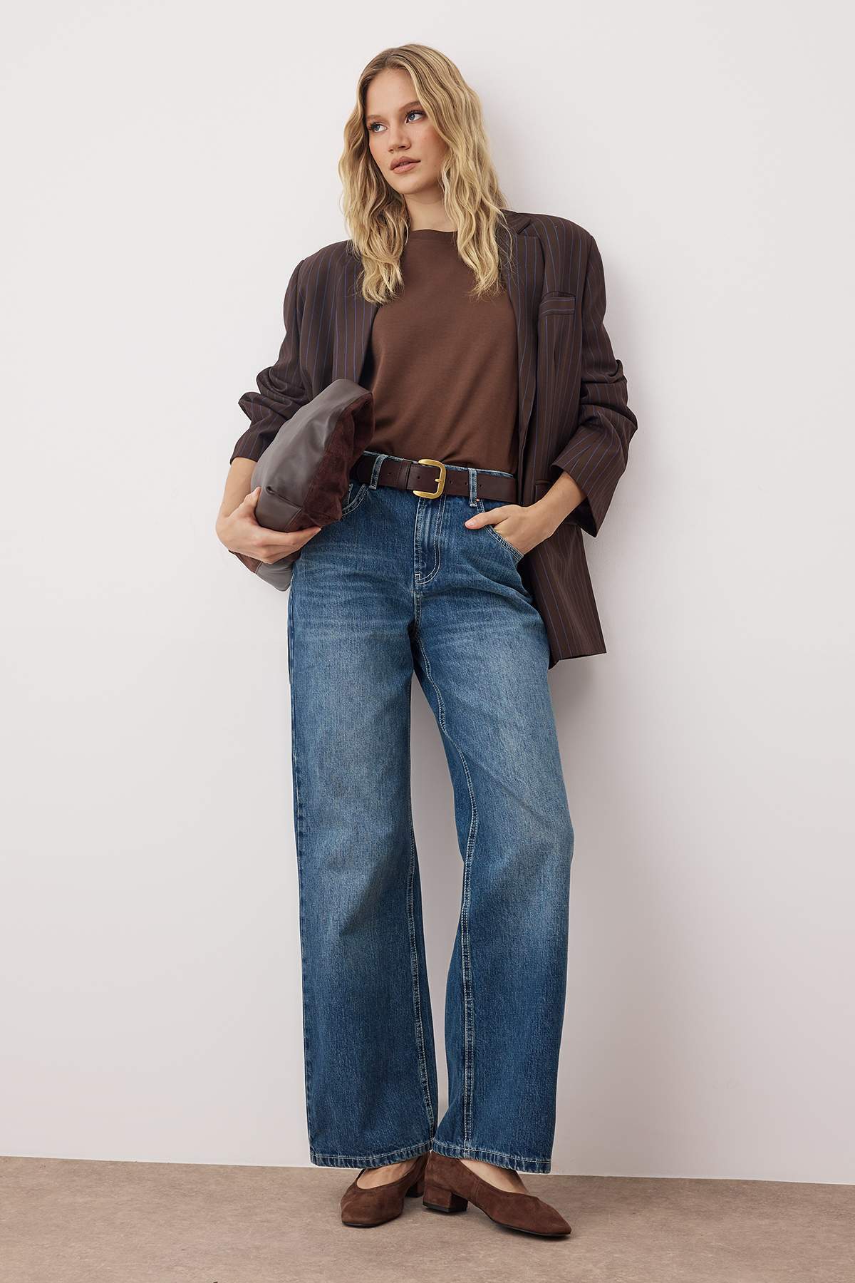 Trendyol Collection Niebieskie jeansy z wysokim stanem i szerokimi nogawkami TWOAW24JE00089