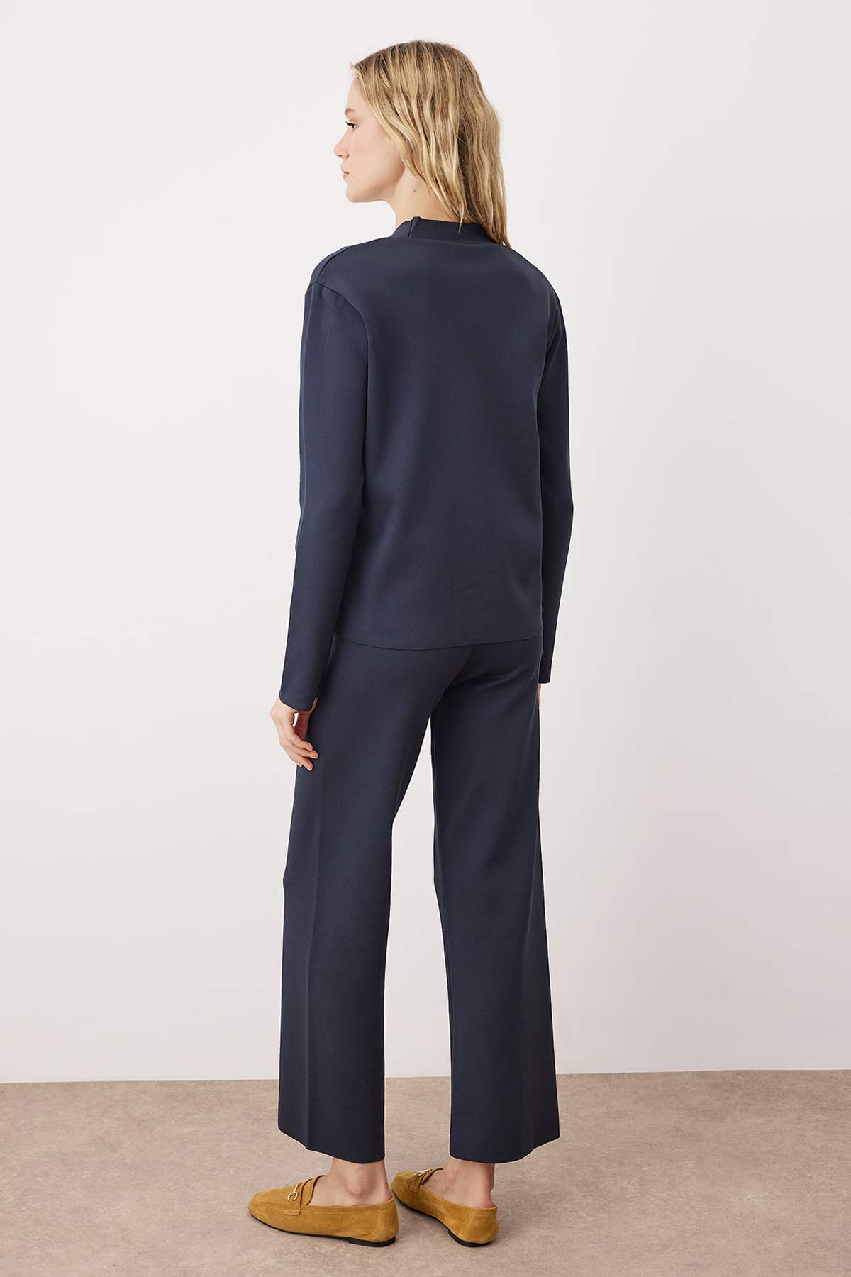 Trendyolmilla  Lacivert V Yaka Düğme Detaylı Hırka-Pantolon Triko Alt - Üst Takım TWOAW26AU00045 - Görsel 4