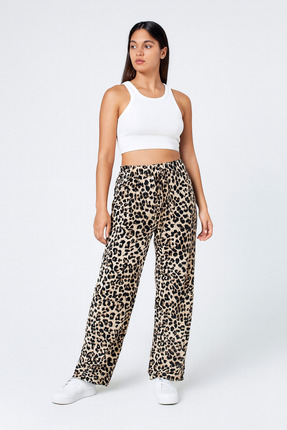 BELONGS TO HER Mia Kadın Leopar Desenli Bol Paça Rahat Dökümlü Pantalon