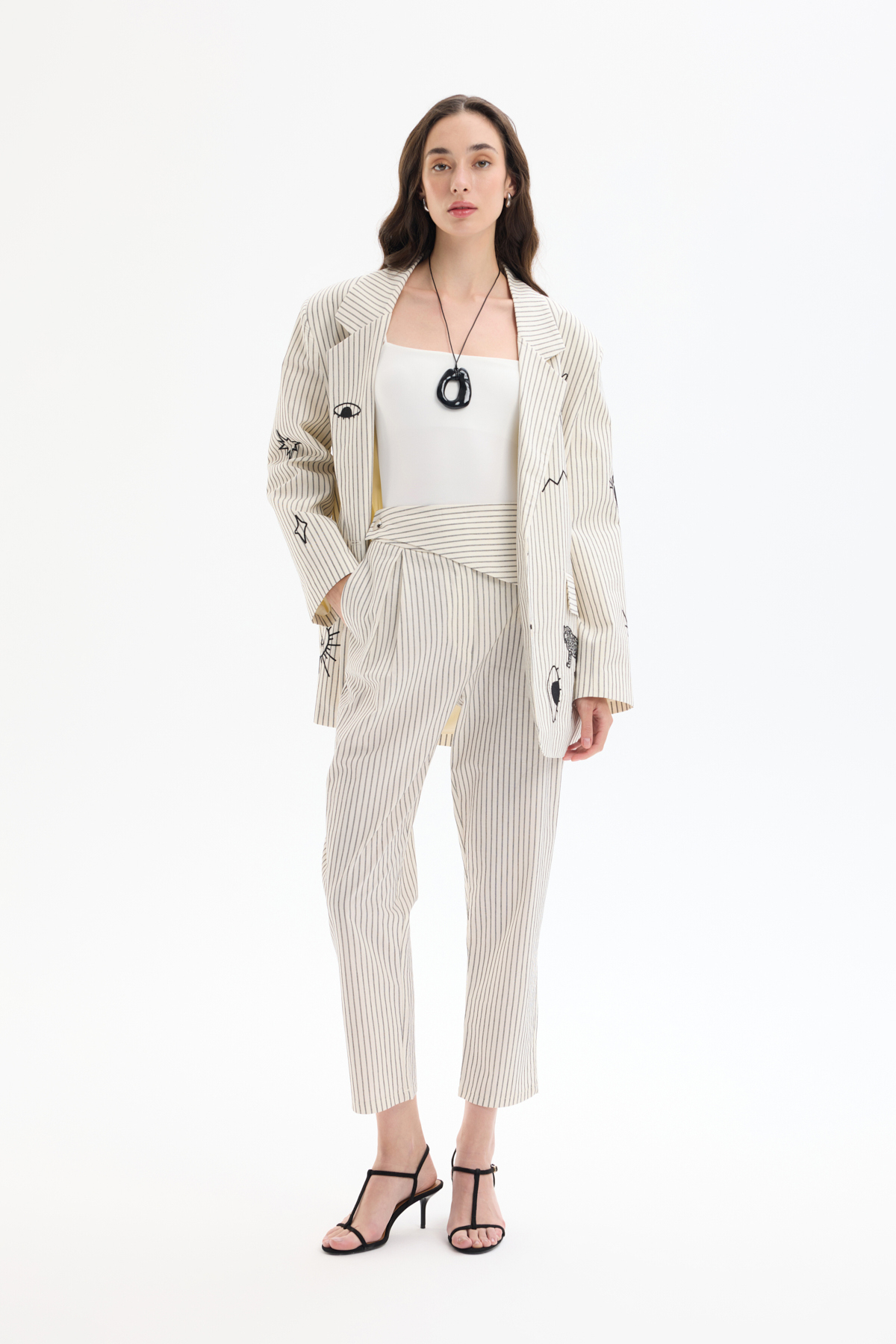 Quzu  Asimetrik Bel Detaylı Çizgili Pantolon Bej