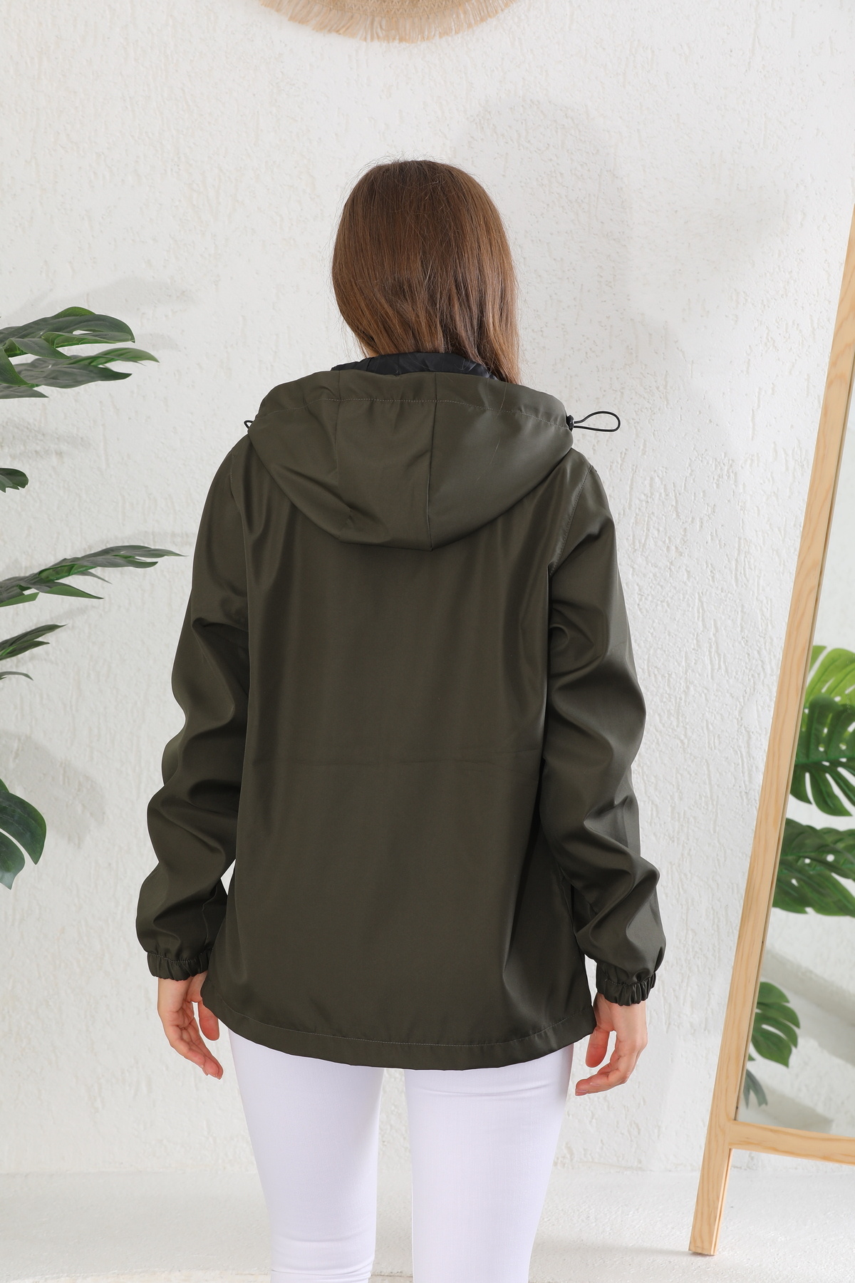 QAWWA  Kadın Kapüşonlu Su ve Rüzgar Geçirmez Cepli İçi Astarlı Ultra Hafif Mevsimlik Yağmurluk - Görsel 7