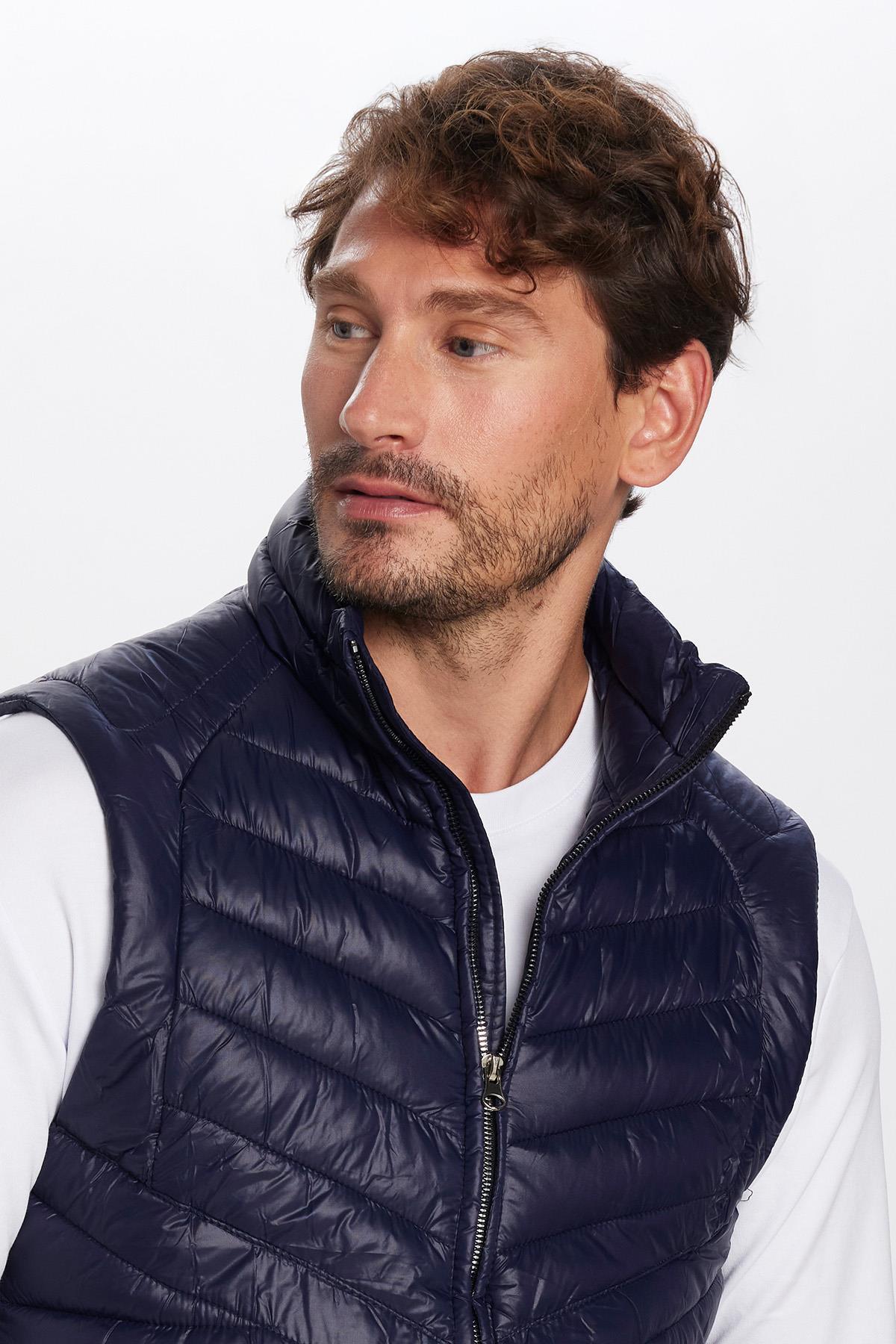 Tudors  Erkek Standart Fit Dik Yaka Cepli Fermuarlı Sıcak Tutan Lacivert Şişme Yelek - Görsel 2