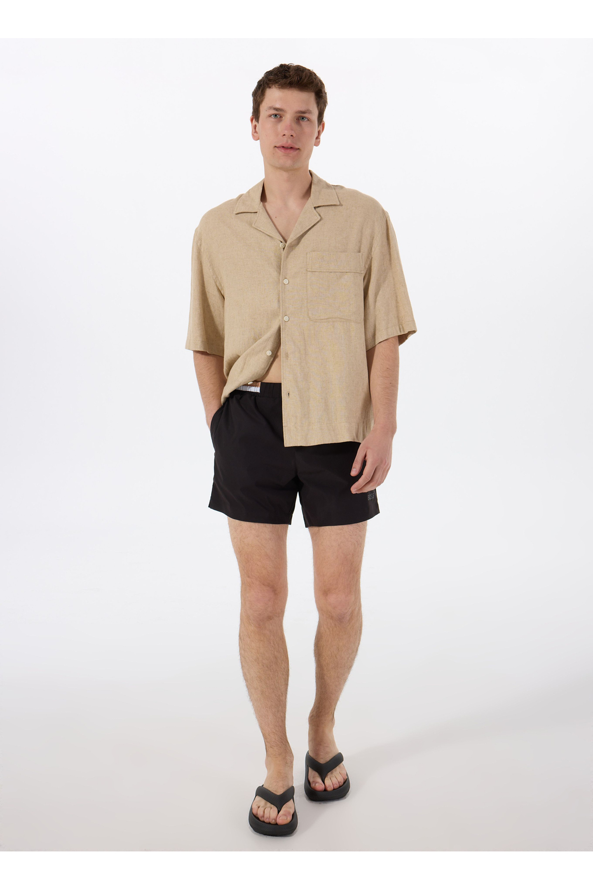 باس شلوارک شنا مردانه طرح‌دار، کمر کشی، فاق بلند، اسلیم فیت، مشکی، کد ۵۰۴۶۹۳۲۴-۰۰۱