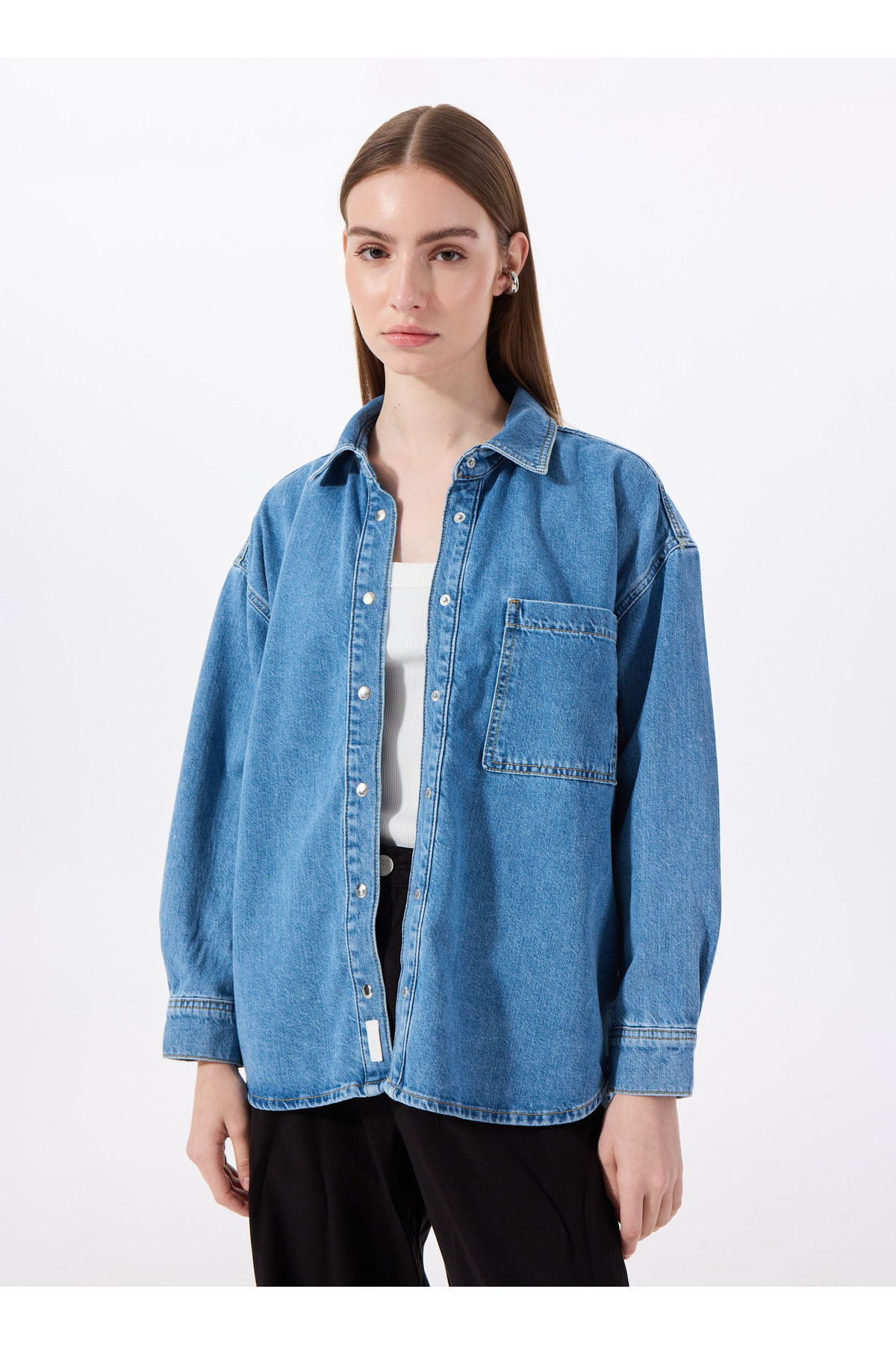 Jeep  Relaxed Gömlek Yaka Yıkamalı İndigo Kadın Denim Gömlek J5SL-GML7149 - Görsel 3