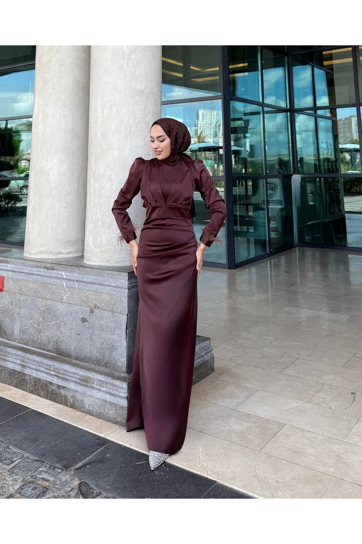 modasusev Kolları Püsküllü Kuyruklu Saten Tesettür Abiye