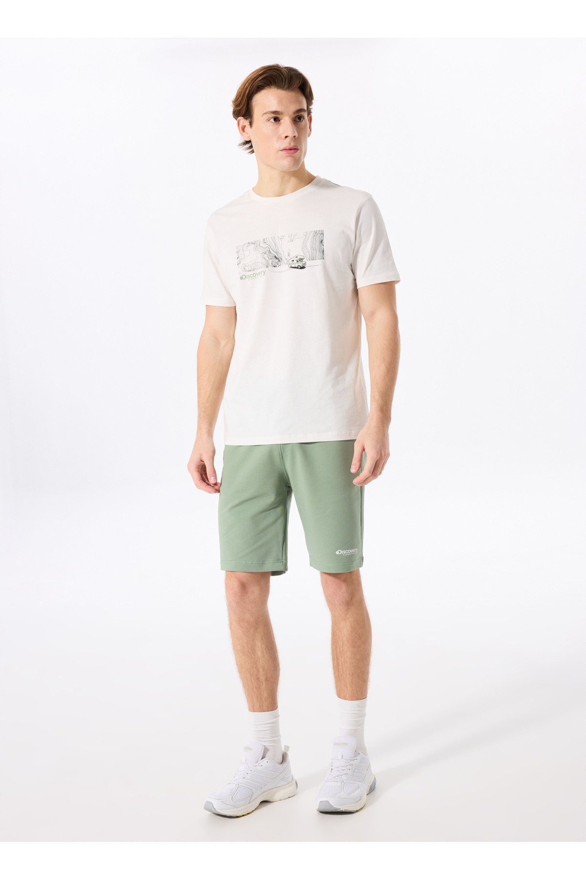 دیسکاوری اکسپدیشن شلوارک ورزشی مردانه ساده استاندارد خاکی روشن DESTI