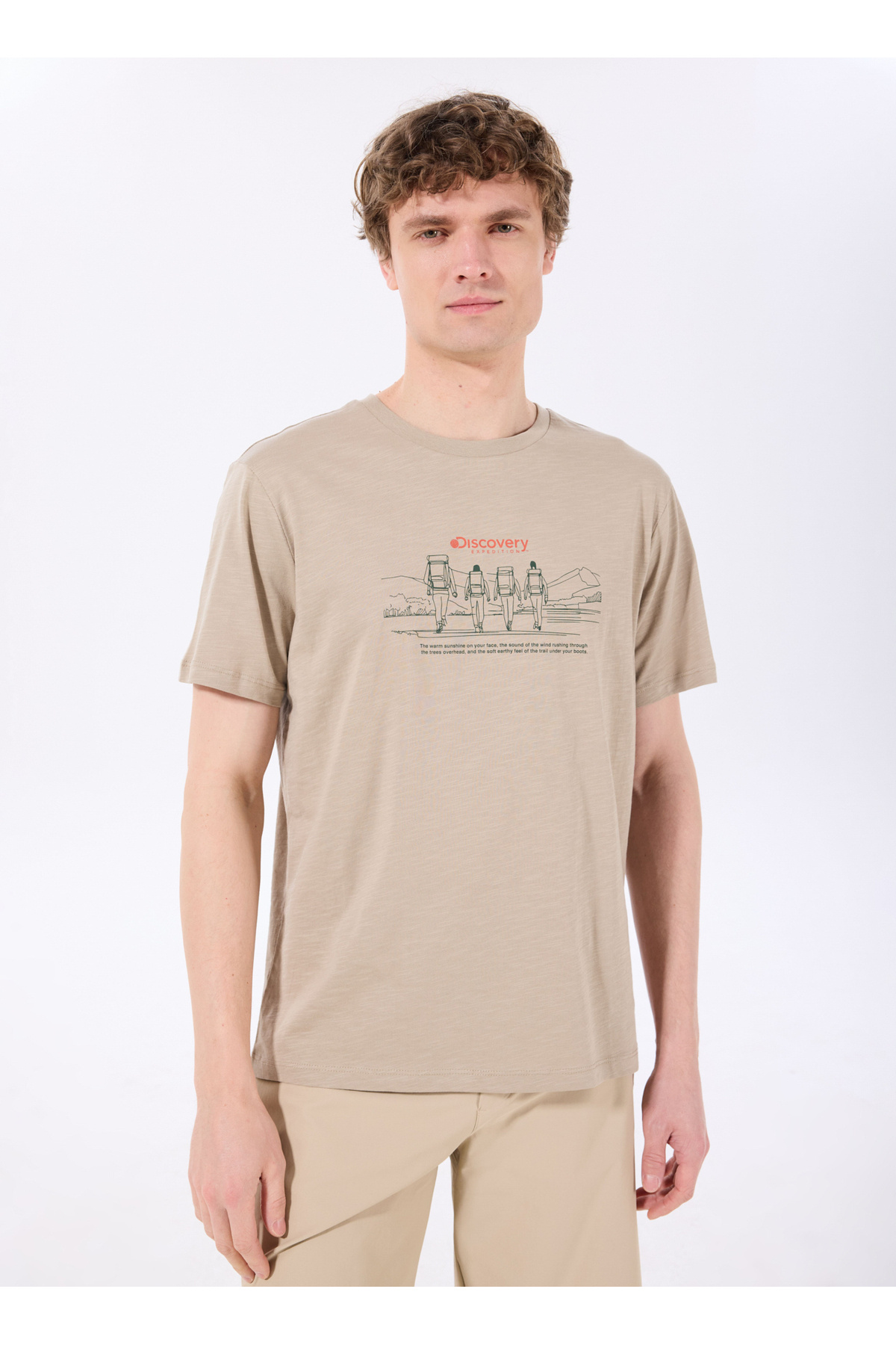 دیسکاوری اکسپدیشن تی‌شرت طرح‌دار یقه گرد قهوه‌ای روشن D5SM-TST3846