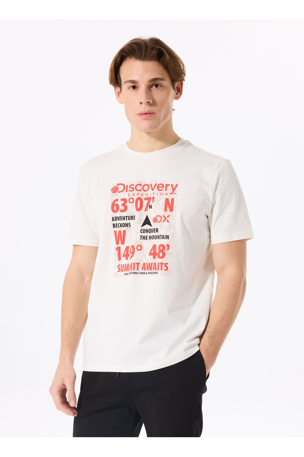 دیسکاوری اکسپدیشن تی شرت مردانه طرح دار یقه گرد سفید طرح دار D5SM-TST3648