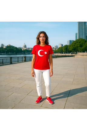 Windy Island Kadın Bisiklet Yaka Türk Bayrağı Baskılı %100 Pamuk T-shirt