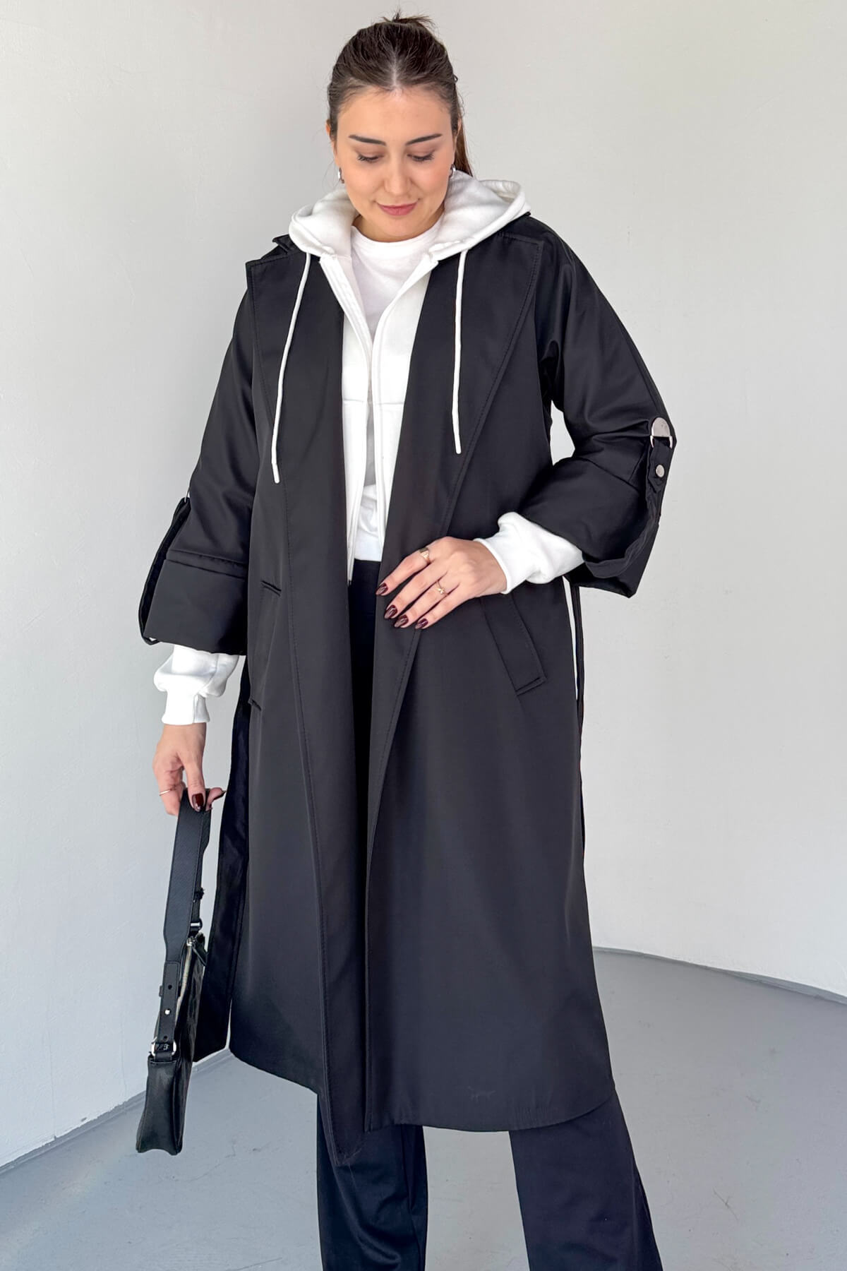 Cappmoda CKT-12461 Siyah Tasarım Katlama Kollu Kemerli Oversize Astarlı Trençkot