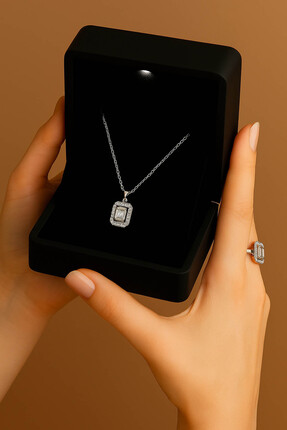 Silvanya Jewelry Özel Işıklı Kutuda 925 Ayar Gümüş Zirkon Taşlı Baget Kadın K...