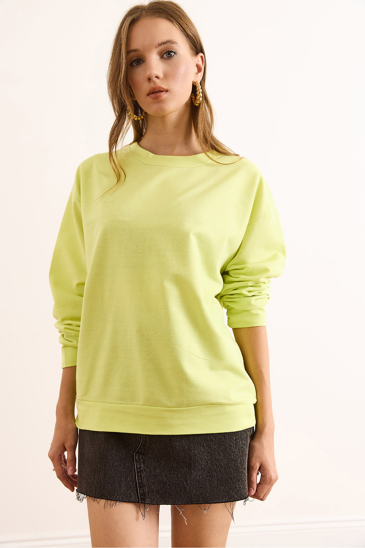 Olalook  Kadın Düz Neon Sarı Basic Yumuşak Dokulu Salaş Sweatshirt SWT-19000457 - Görsel 6