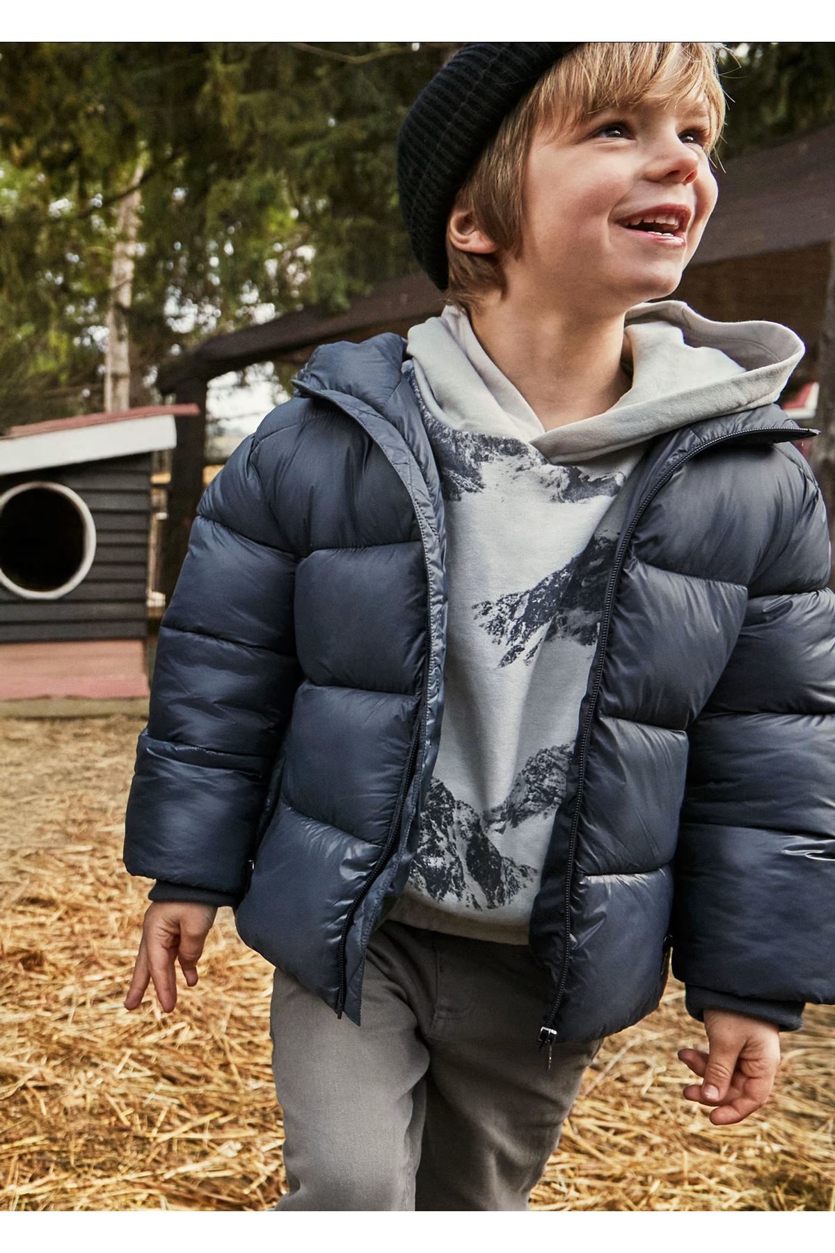 مایورال کاپشن پارچه‌ای براق کلاه‌دار پسرانه پددار ۴۴۱۶ سرمه‌ای