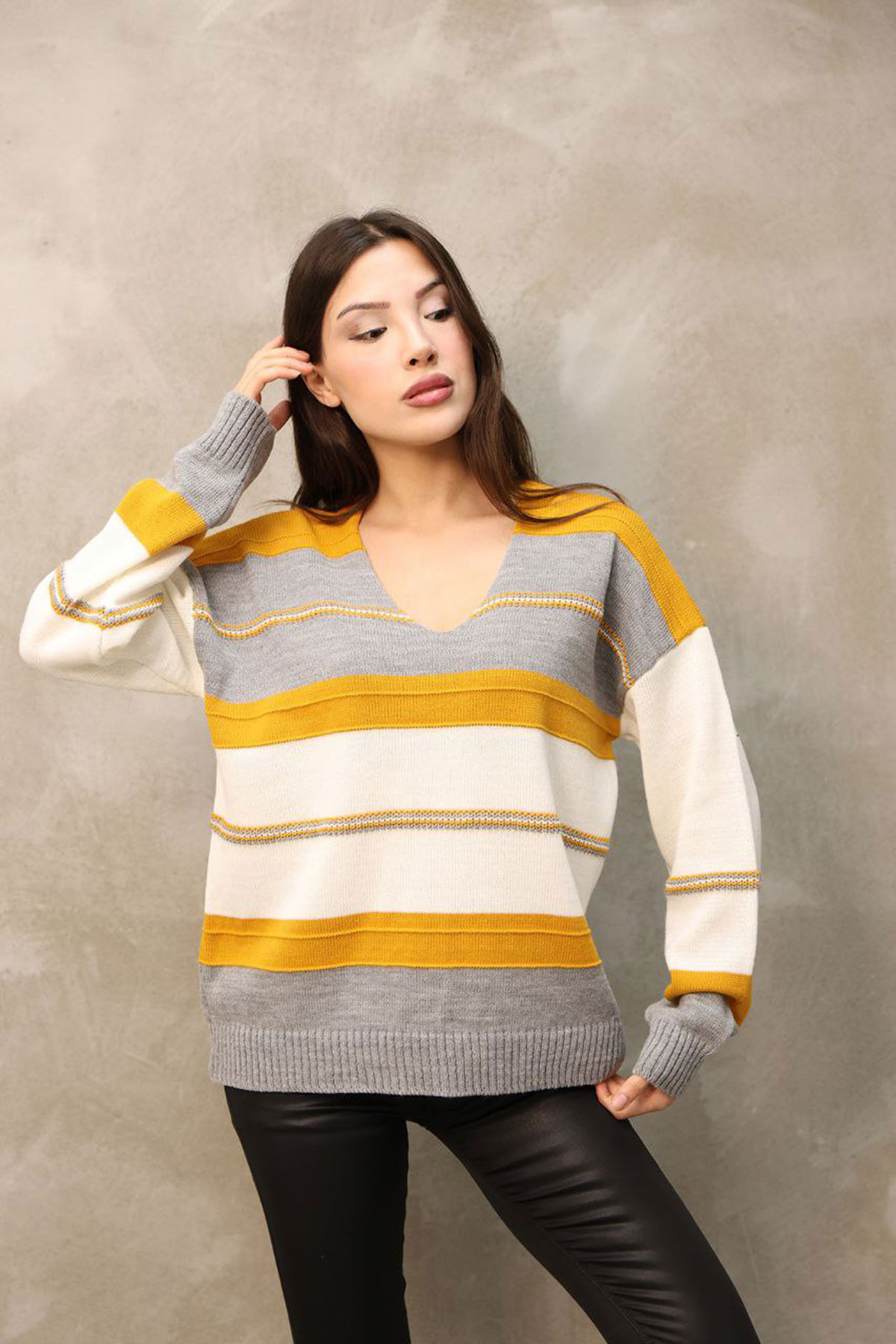 bacc Дамски пуловер с V-образно деколте и райета, цвят горчица, блок плетена материя BCES-252018