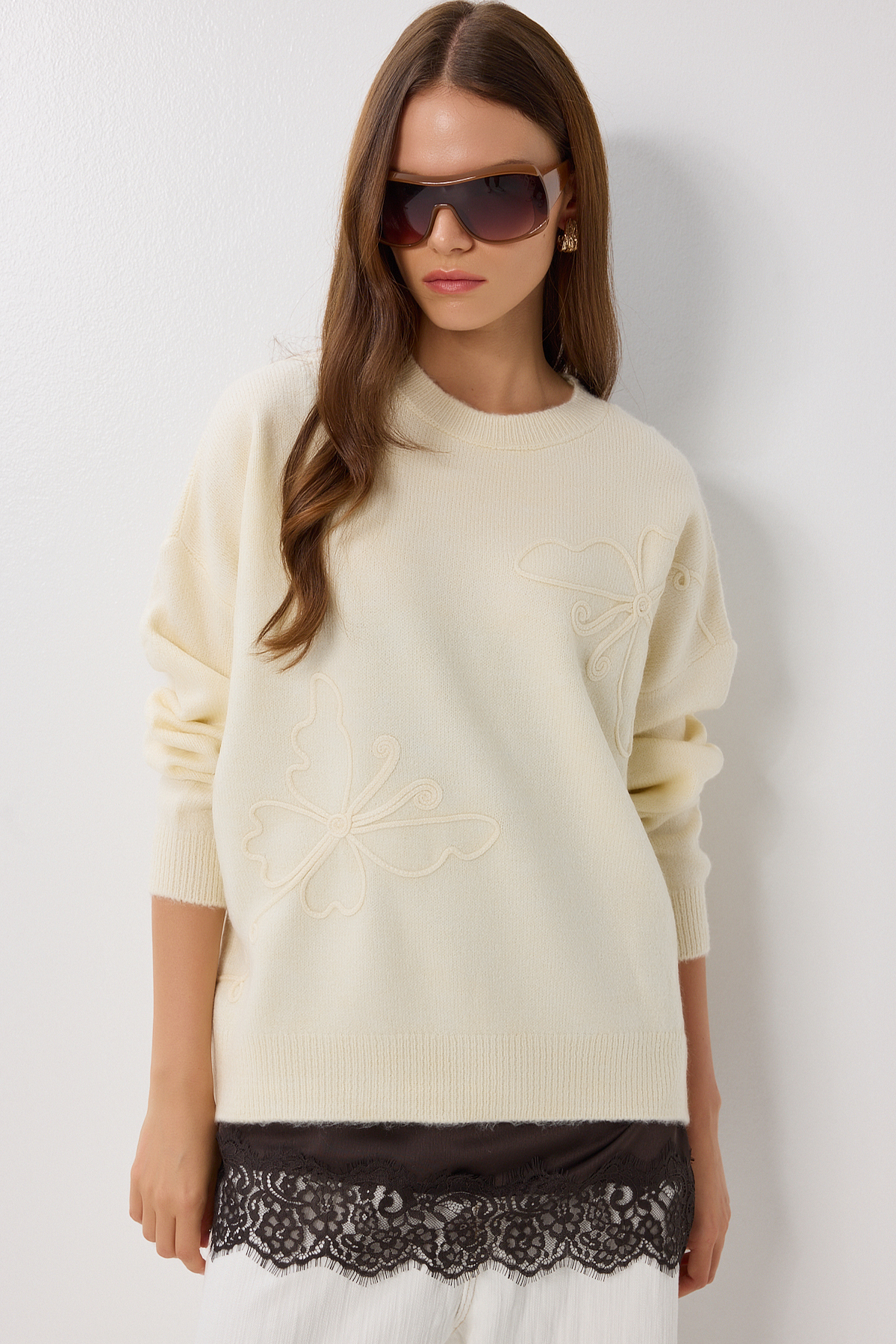 Lovelyİstanbul Çiçek Dokulu Oversize Triko Kazak LPF0113 KREM